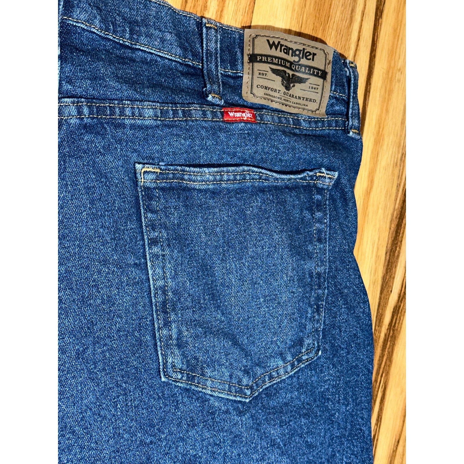 Wrangler Blue Wrangler Jeans Shorts Size 25”long 19” wide 10”inseam Size US 38 / EU 54 - 6 Thumbnail