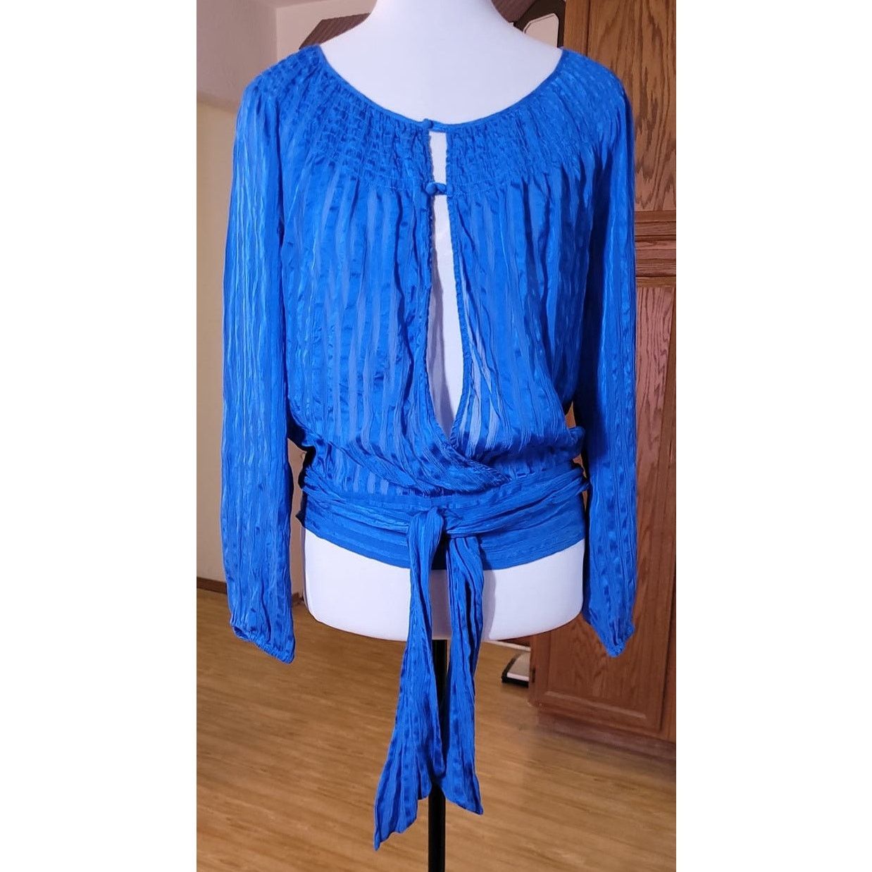 Bcbgmaxazria BCBG Maxazria Silk Top M Blue Bohemian Open Back Semi Sheer Size M / US 6-8 / IT 42-44 - 1 Thumbnail