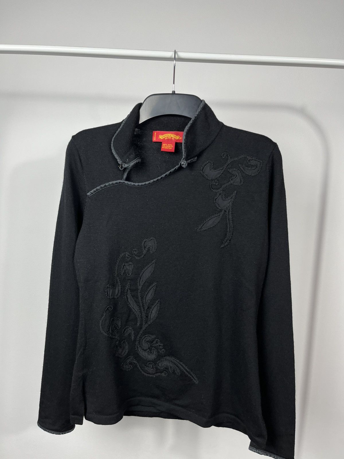 Shanghai Tang Shanghai Tang Wool Sweater Black Embroidered Floral Style M Size M / US 6-8 / IT 42-44 - 2 Thumbnail