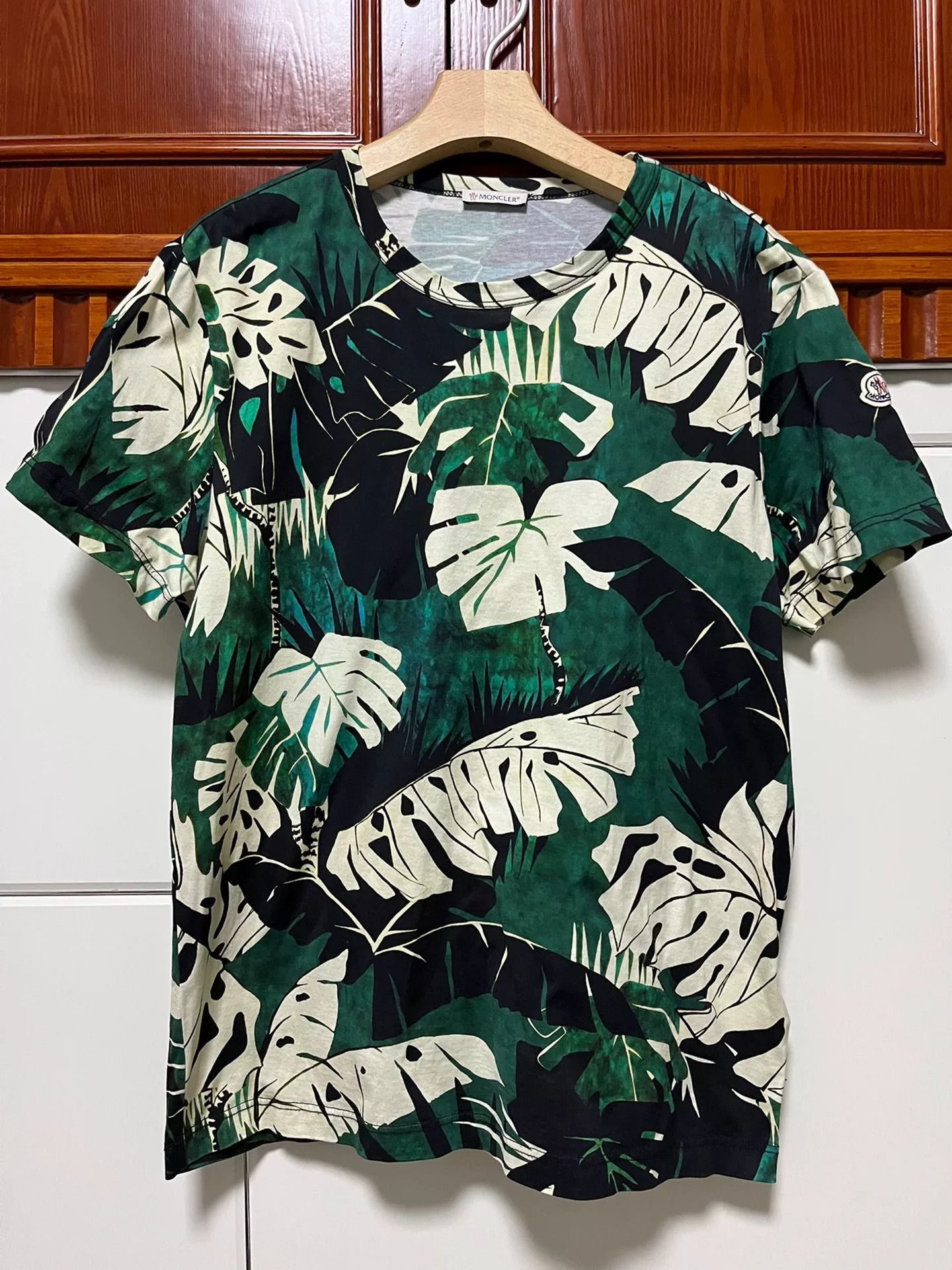 Moncler Moncler Men's Hawaiian Print Short Sleeve T-Shirt Size US L / EU 52-54 / 3 - 1 Thumbnail