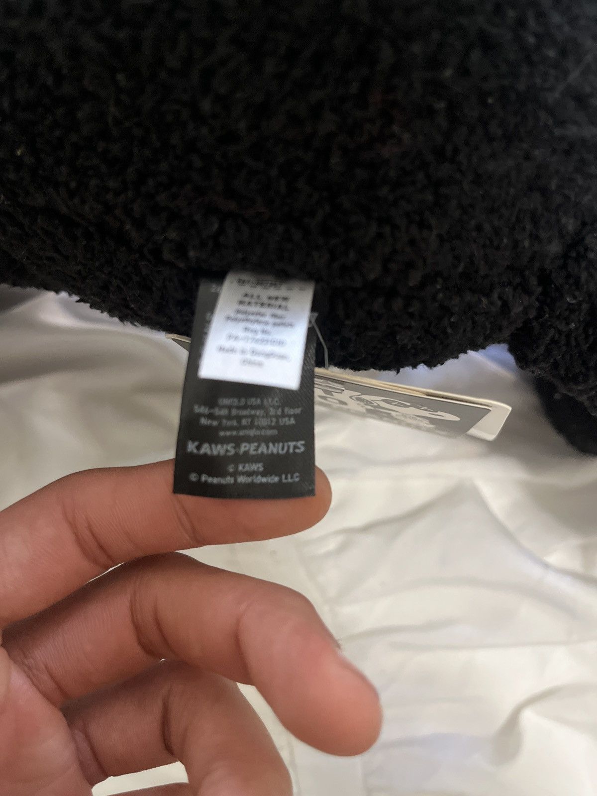 Kaws × Peanuts × Uniqlo uniqlo x kaws x peanuts snoopy Size ONE SIZE - 4 Thumbnail