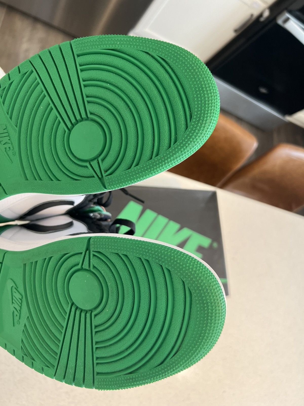 Jordan Brand Jordan 1 Retro High OG (Lucky Green) Size US 10.5 / EU 43-44 - 5 Thumbnail