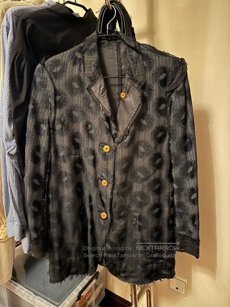 Comme des Garcons Comme Des Garcons Silk woven red peacock pattern reversibl Size US S / EU 44-46 / 1 - 1 Thumbnail
