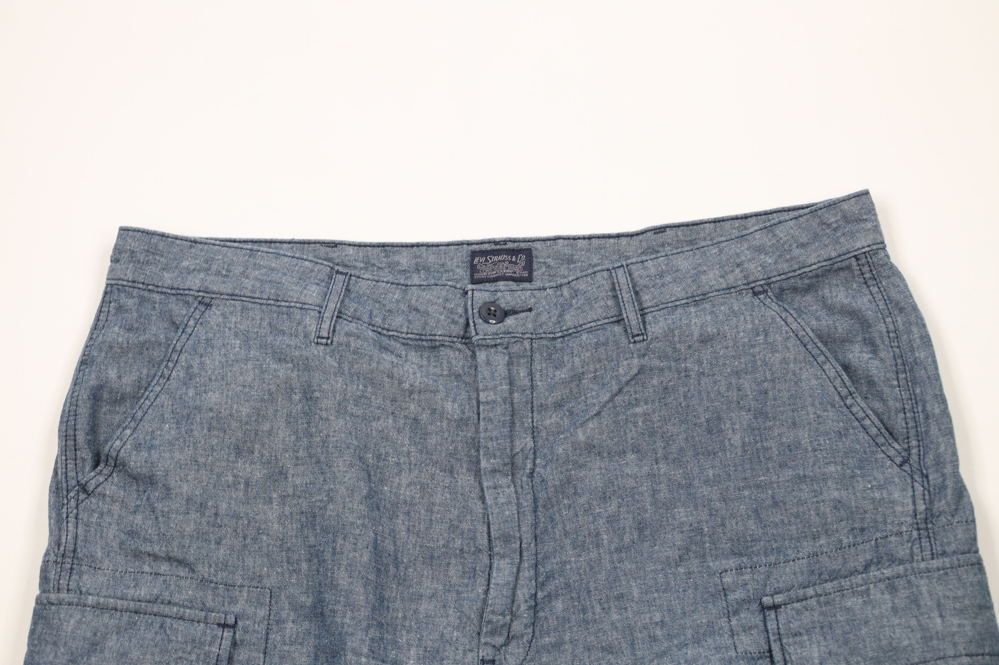 Levi's × Vintage Vintage Y2K Levis Linen Blend Cargo Shorts Chambray Blue Size US 40 / EU 56 - 2 Thumbnail