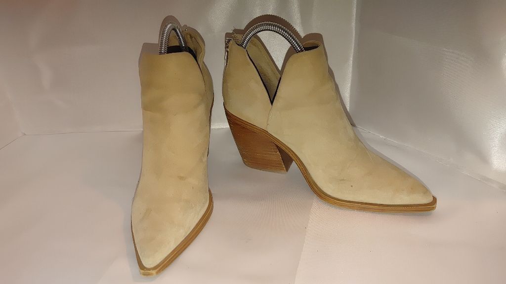 Vince Camuto Vince Camuto Gigietta Suede Booties Size 8M Size US 8 / IT 38 - 5 Thumbnail