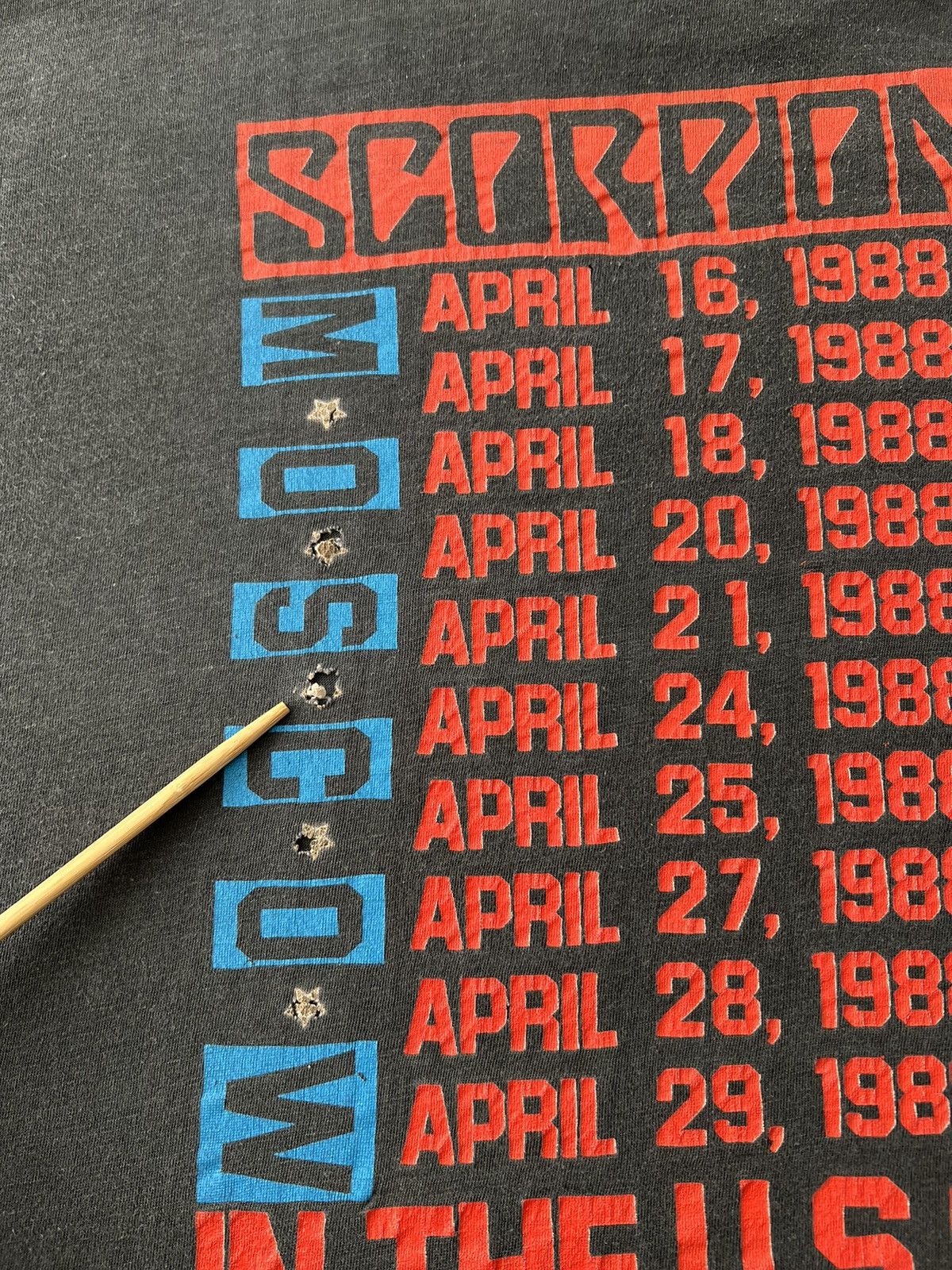 Band Tees Vintage 1988 Scorpions USSR Moscow Tour 80s Black T-shirt Size US L / EU 52-54 / 3 - 14 Thumbnail