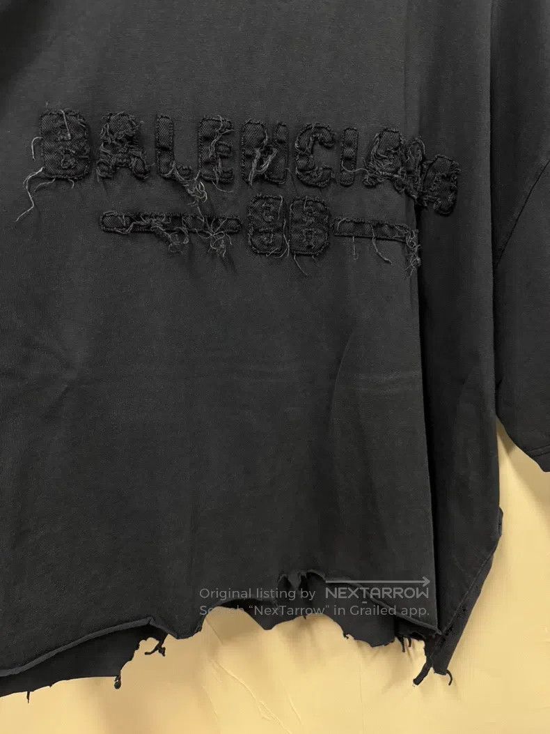 Balenciaga Balenciaga Collar Letter Frayed Short-sleeve T-Shirt Size US L / EU 52-54 / 3 - 5 Thumbnail