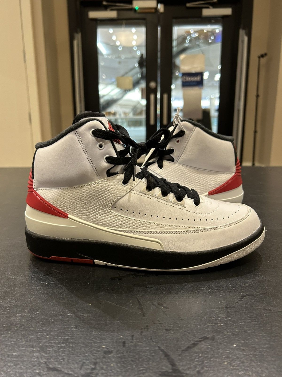 Jordan Brand Jordan 2 Retro OG ‘Chicago’ Size US 8.5 / EU 41-42 - 2 Thumbnail