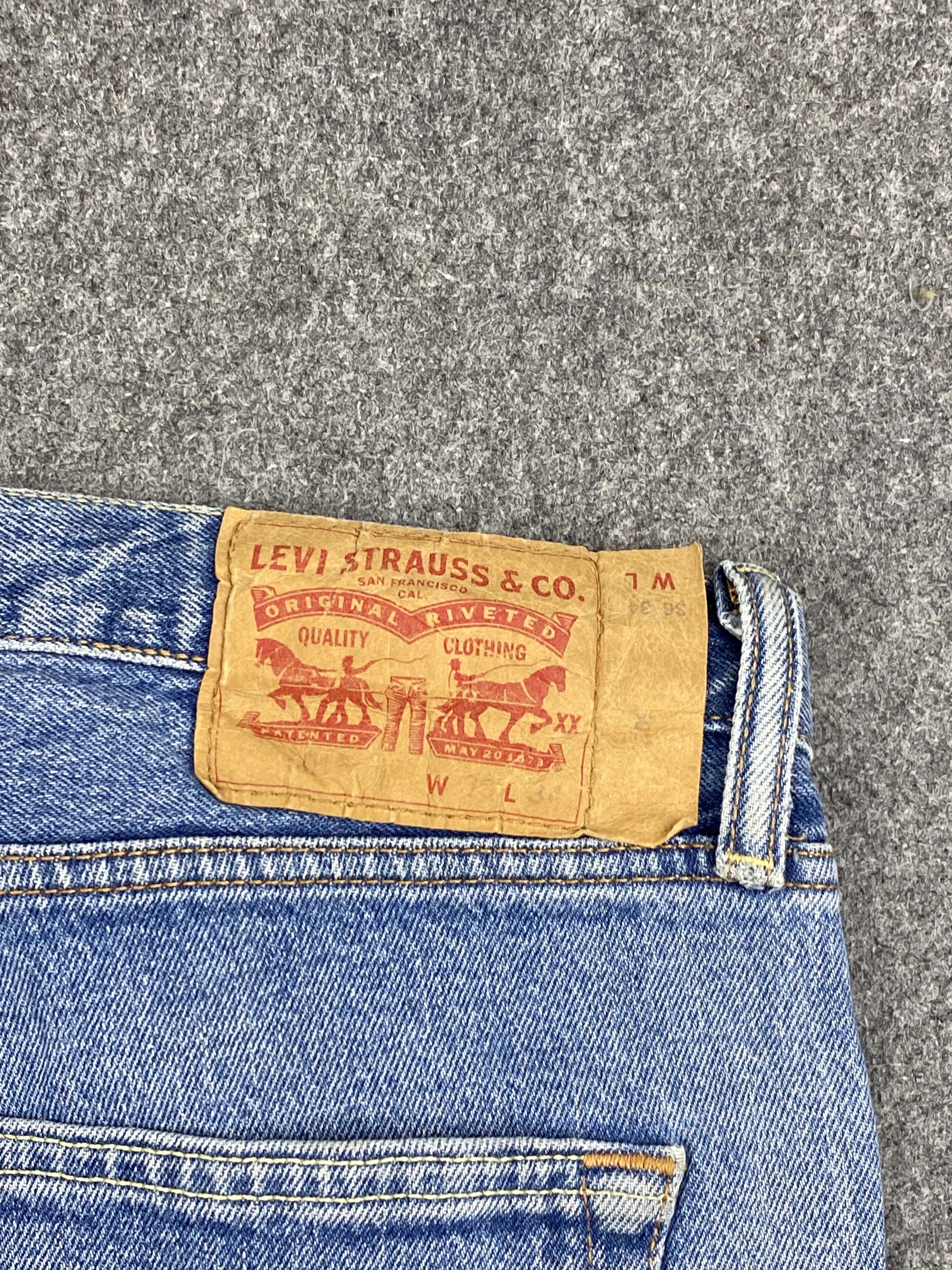 Levi's × Vintage Vintage Levi's 501 Faded Blue Jeans Size US 37 - 5 Thumbnail