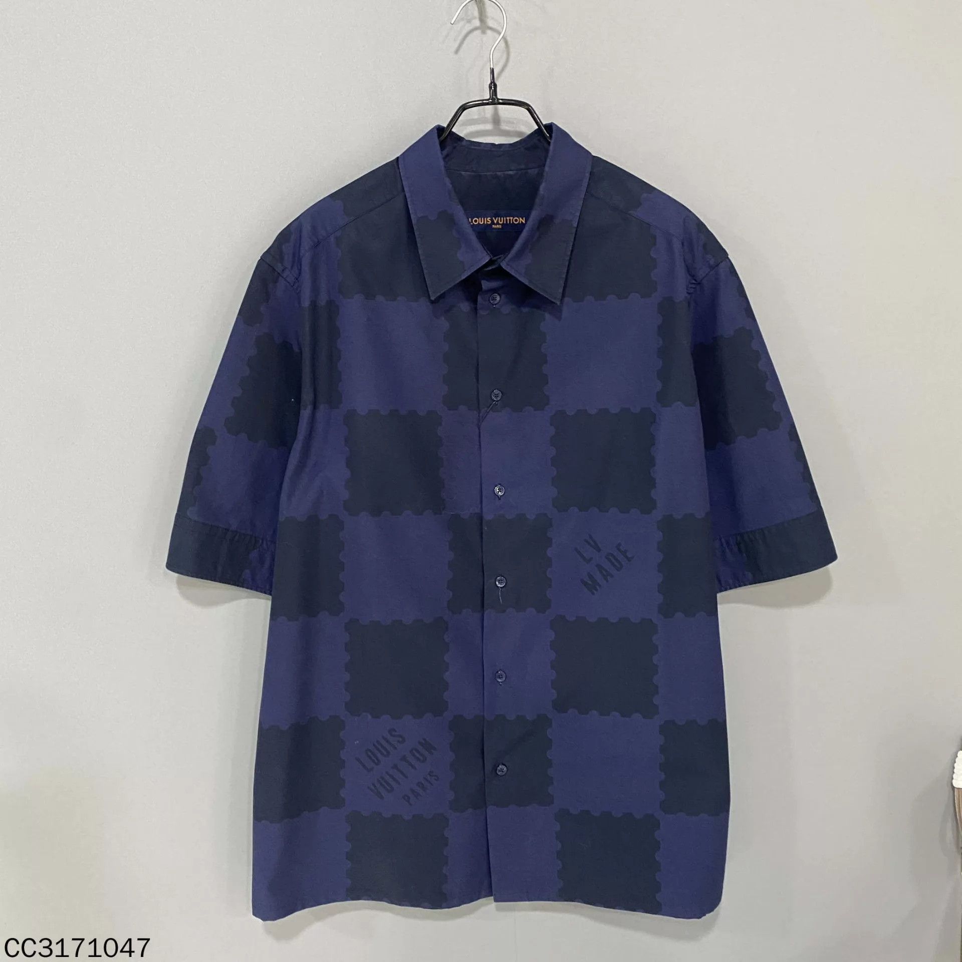 Louis Vuitton LV Navy Checkered Short Sleeve Shirt L Size US L / EU 52-54 / 3 - 1 Thumbnail