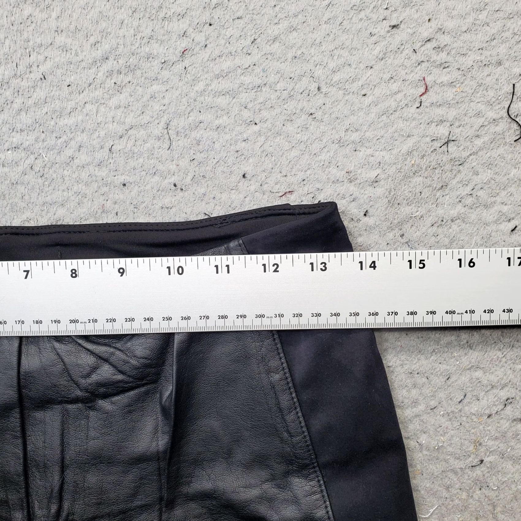 Vintage Lyssé Leggings Womens Size M Black Faux Leather Panel Stretch Skinny Pull On Size 32" / US 10 / IT 46 - 6 Thumbnail