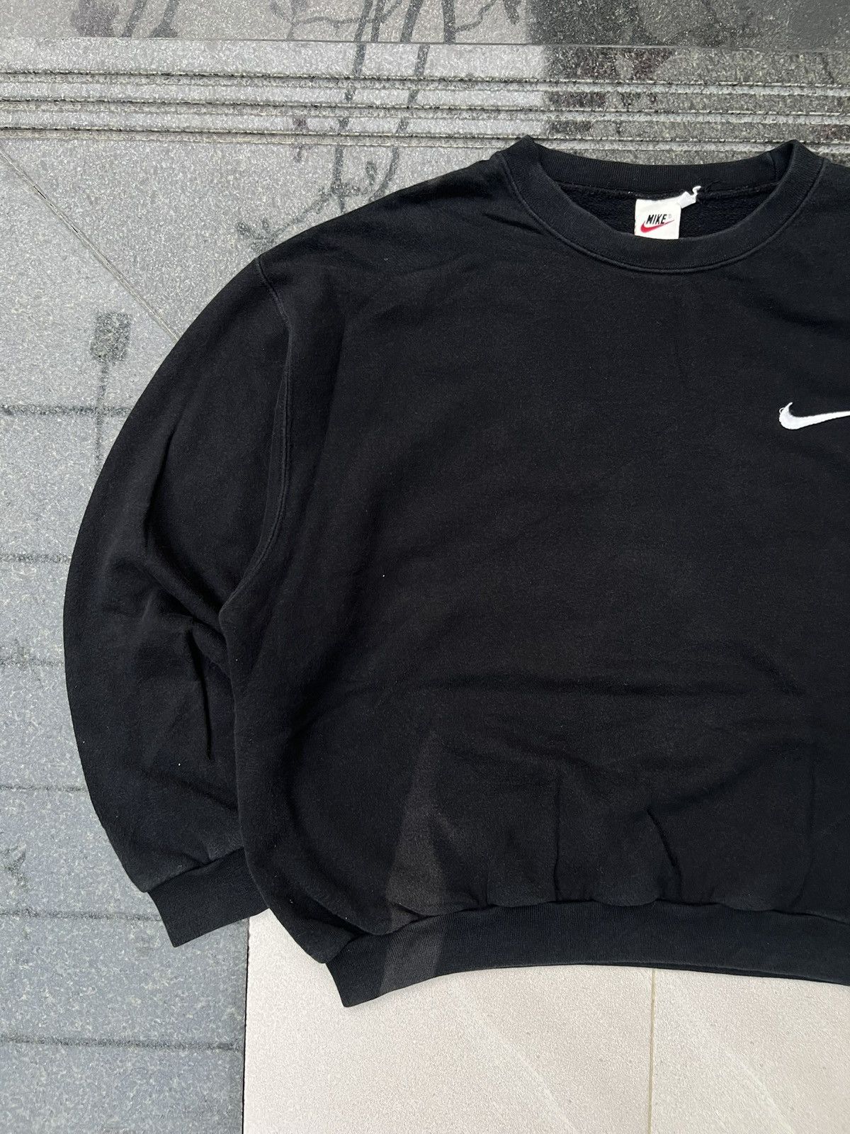 Nike × Vintage 90s Nike Swoosh Vintage Y2K Faded Boxy Retro Sweatshirt Size US M / EU 48-50 / 2 - 2 Thumbnail