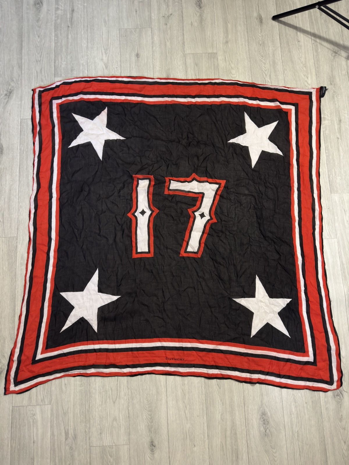 Givenchy Givenchy 17 Scarf Shawl Size ONE SIZE - 1 Thumbnail