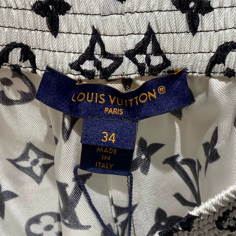 Louis Vuitton Louis Vuitton Black and white mulberry silk presbyopic pri Size US 34 / EU 50 - 3 Thumbnail