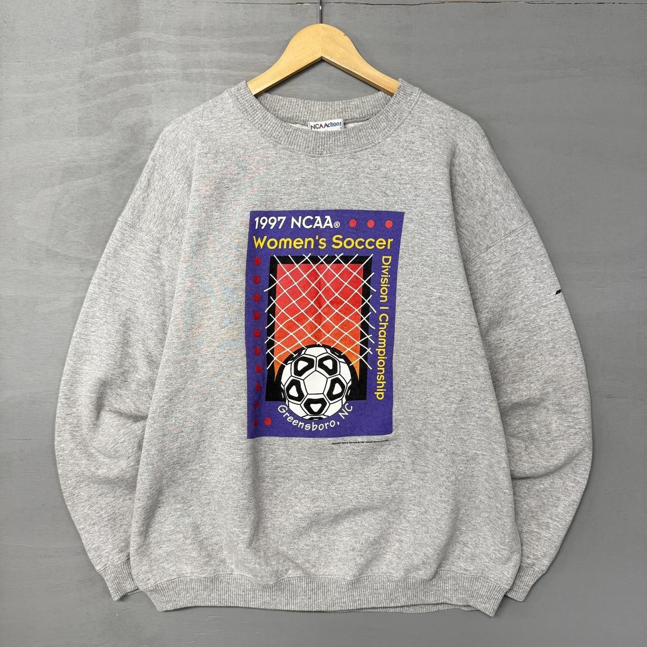 NCAA × Vintage Vintage 1997 NCAA Women’s Soccer Championship Sweatshirt XXL Size US XXL / EU 58 / 5 - 1 Thumbnail