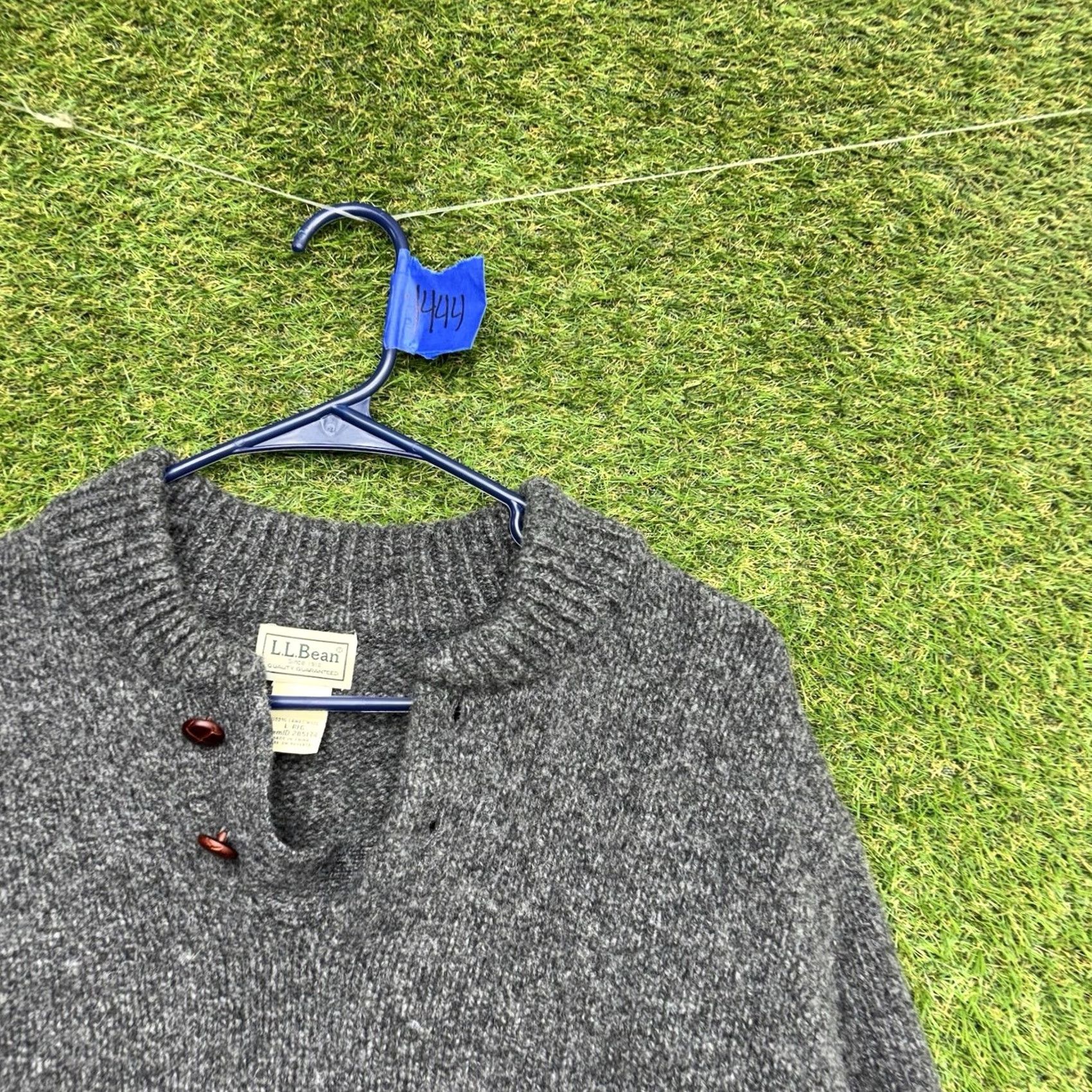 Vintage VINTAGE L.L.Bean Sweater Mens Large Lambswool Knit Crew Neck 90s Slim Fit Gray Wool Pullover Shirt? Size US L / EU 52-54 / 3 - 6 Thumbnail