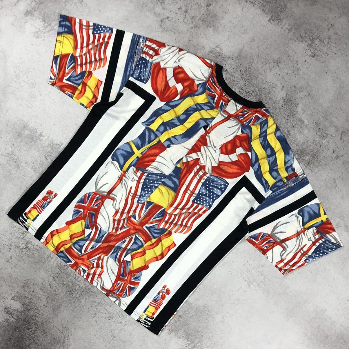 Versace Vintage 90s Versace Jeans Couture AOP Flags Heraldry Tee Size US XL / EU 56 / 4 - 4 Thumbnail