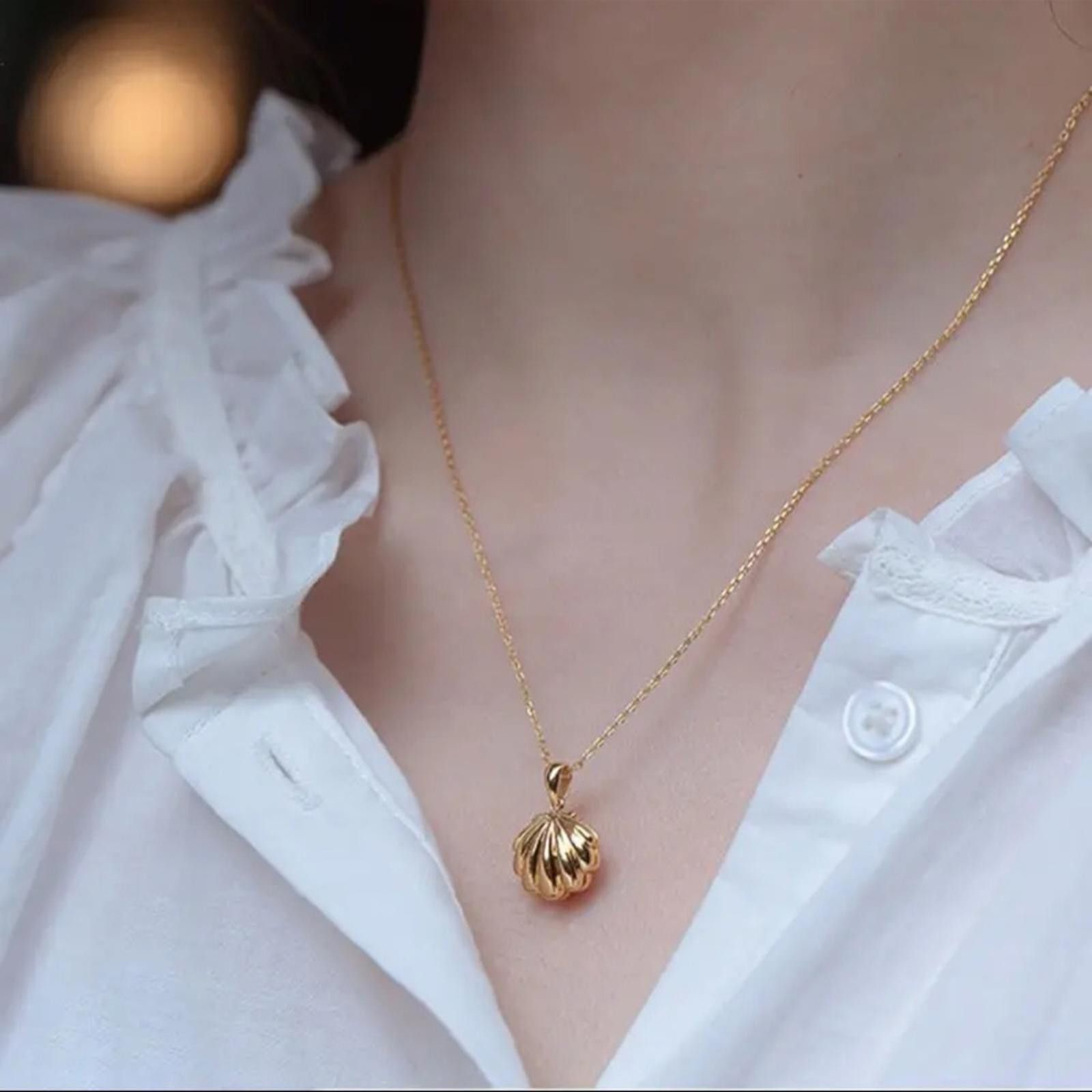 Designer Gold Plated Shell Necklace With Pearl NWT Size ONE SIZE - 3 Thumbnail