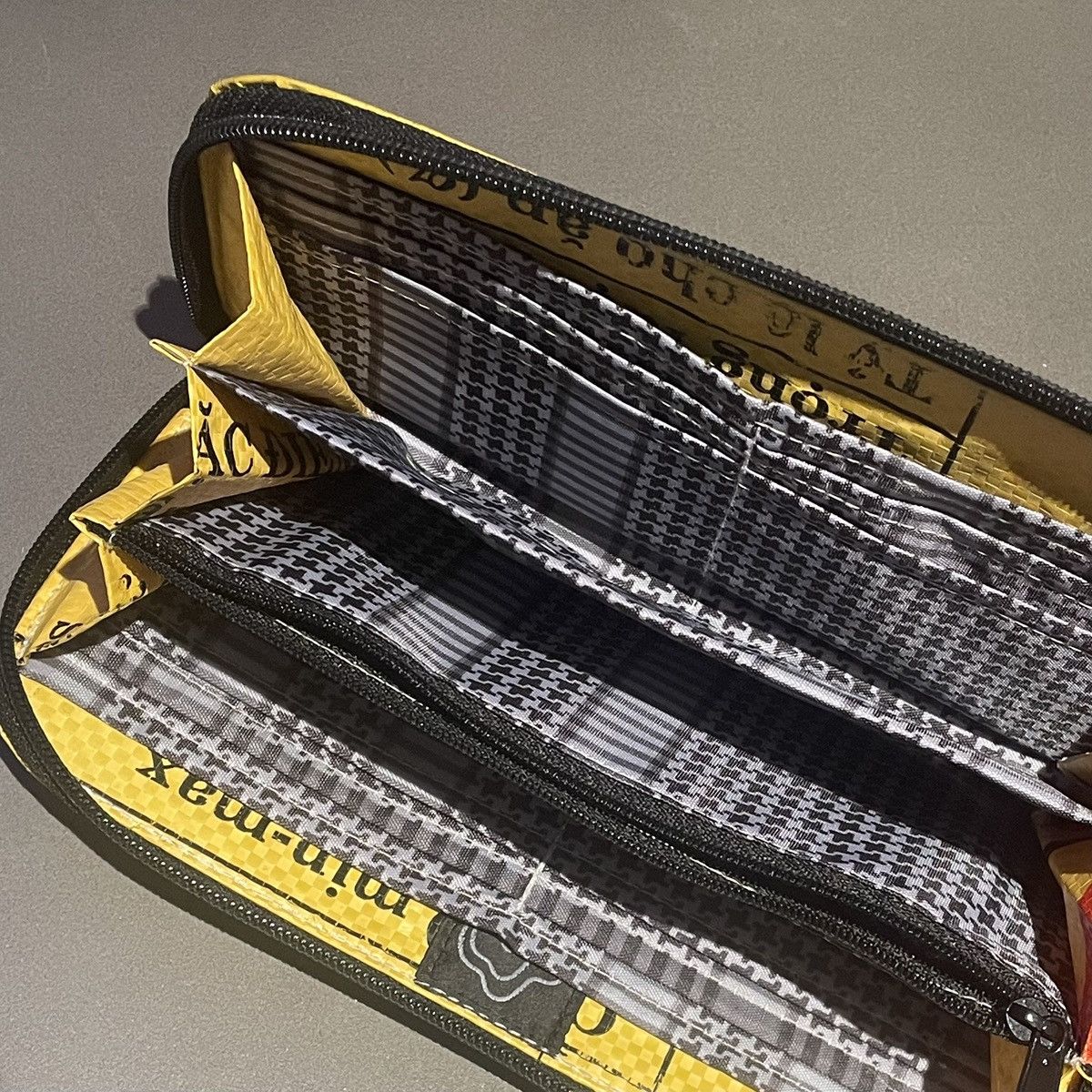 Other Feed Bag Zip Wallet Pouch Size ONE SIZE - 3 Thumbnail