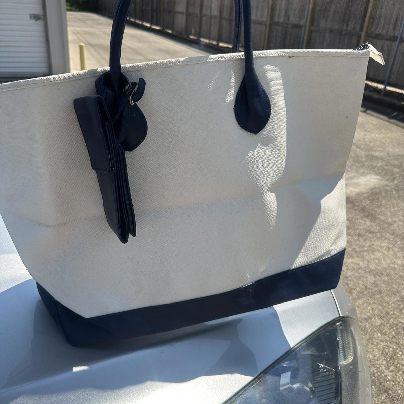 Other ESTEE LAUDER Large Tote Bag Weekender Satchel Travel Size ONE SIZE - 1 Thumbnail