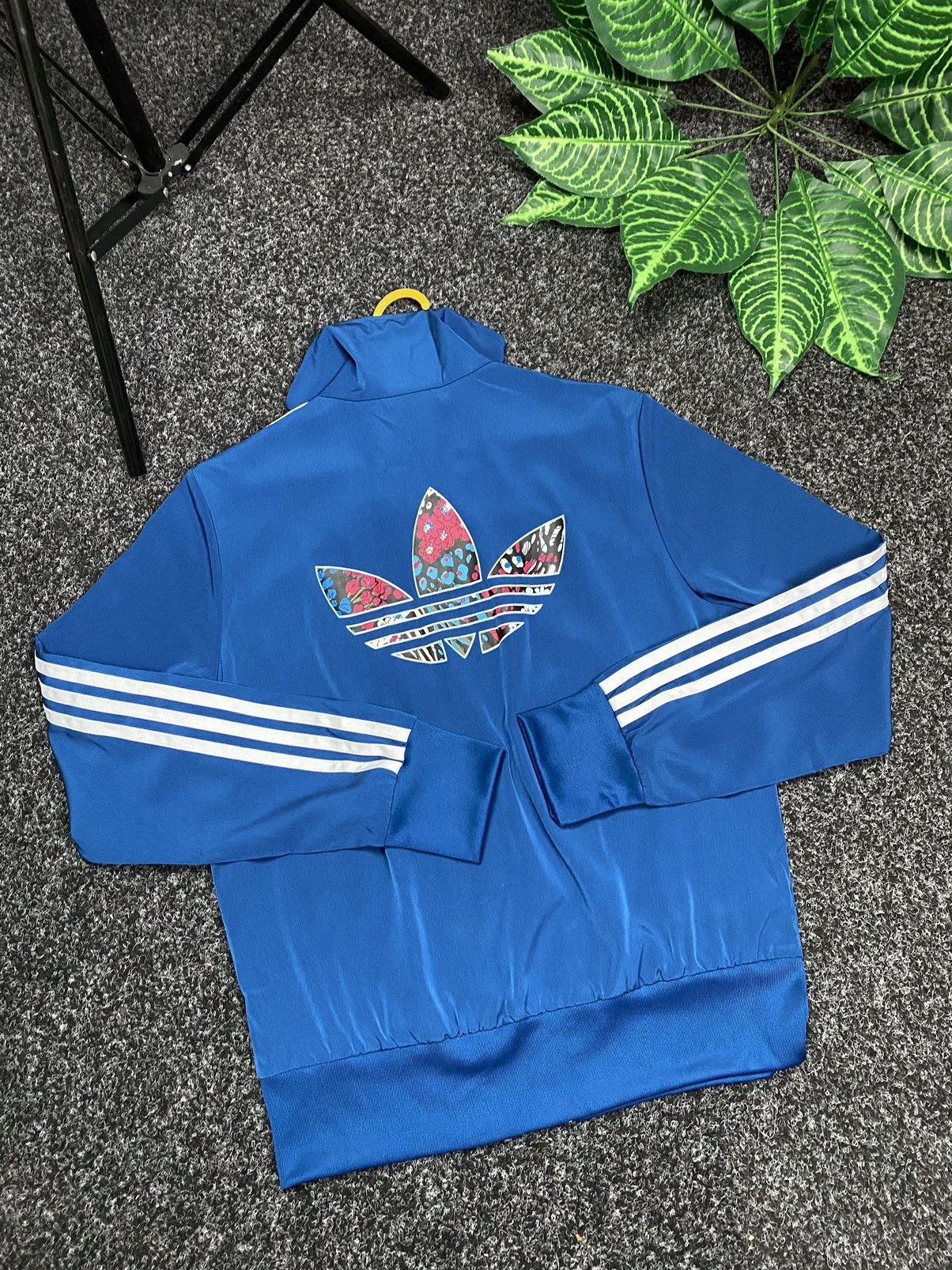 Adidas Women's tracksuit Adidas Essential y2k hype size s/M Size 34" / US 12 / IT 48 - 8 Thumbnail