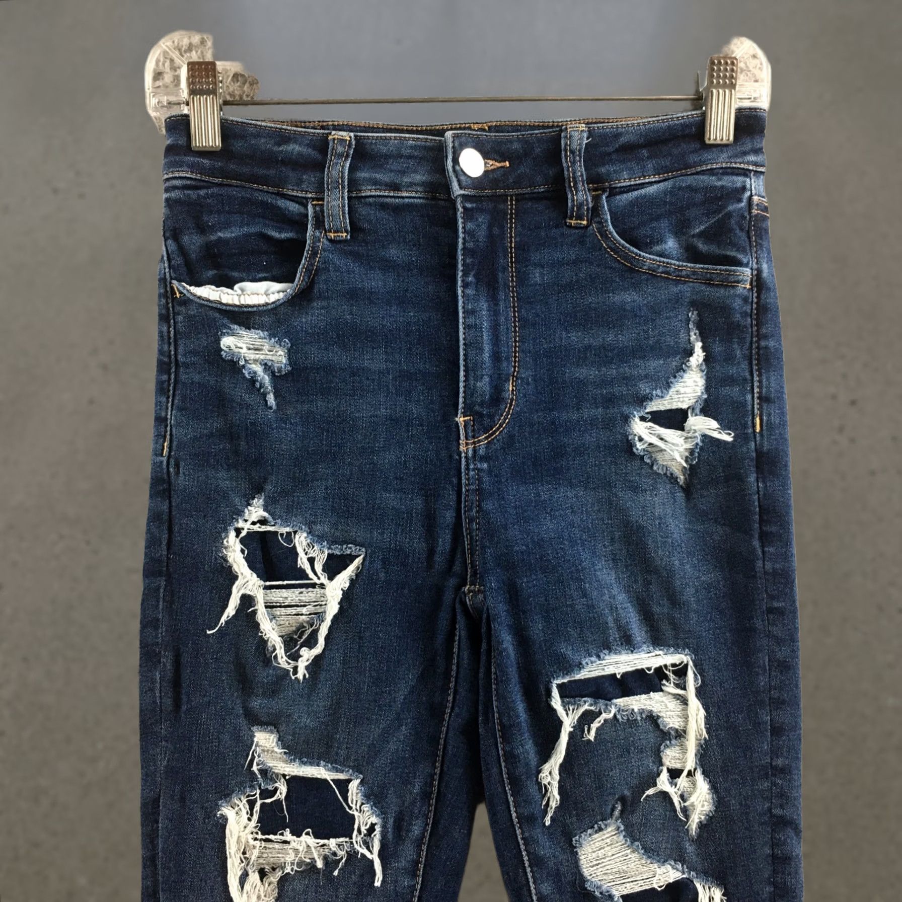 American Eagle Outfitters American Eagle Jeans Womens 2 Blue Skinny Distressed Ripped Frayed Hem Denim Shirt? Size 26" / US 2 / IT 38 - 1 Thumbnail