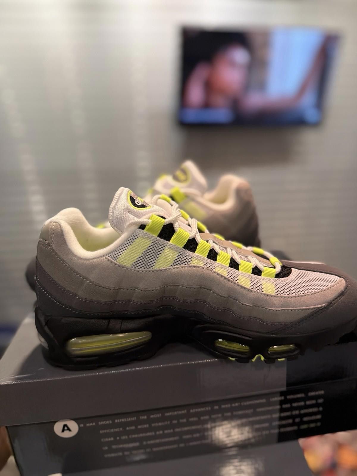 Nike Size 9 - Nike Air Max 95 OG 2025/2026 Neon (HM4740 001) Size US 9 / EU 42 - 9 Thumbnail