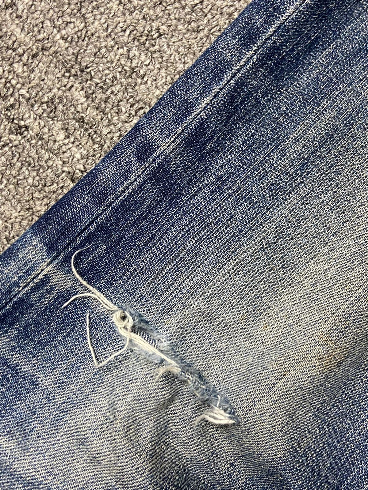Uniqlo Uniqlo Distressed Ripped Denim Jeans (164) Size US 31 - 9 Thumbnail