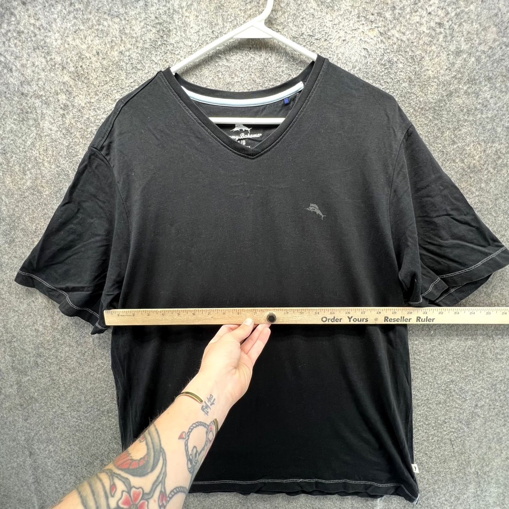 Tommy Bahama Tommy Bahama Shirt Mens Large Black Supima Cotton V-Neck Tee Tagless Soft - Mens Short Sleeve T-Shirt - Embroidered Marlin Logo - Regular Fit Size US L / EU 52-54 / 3 - 2 Thumbnail