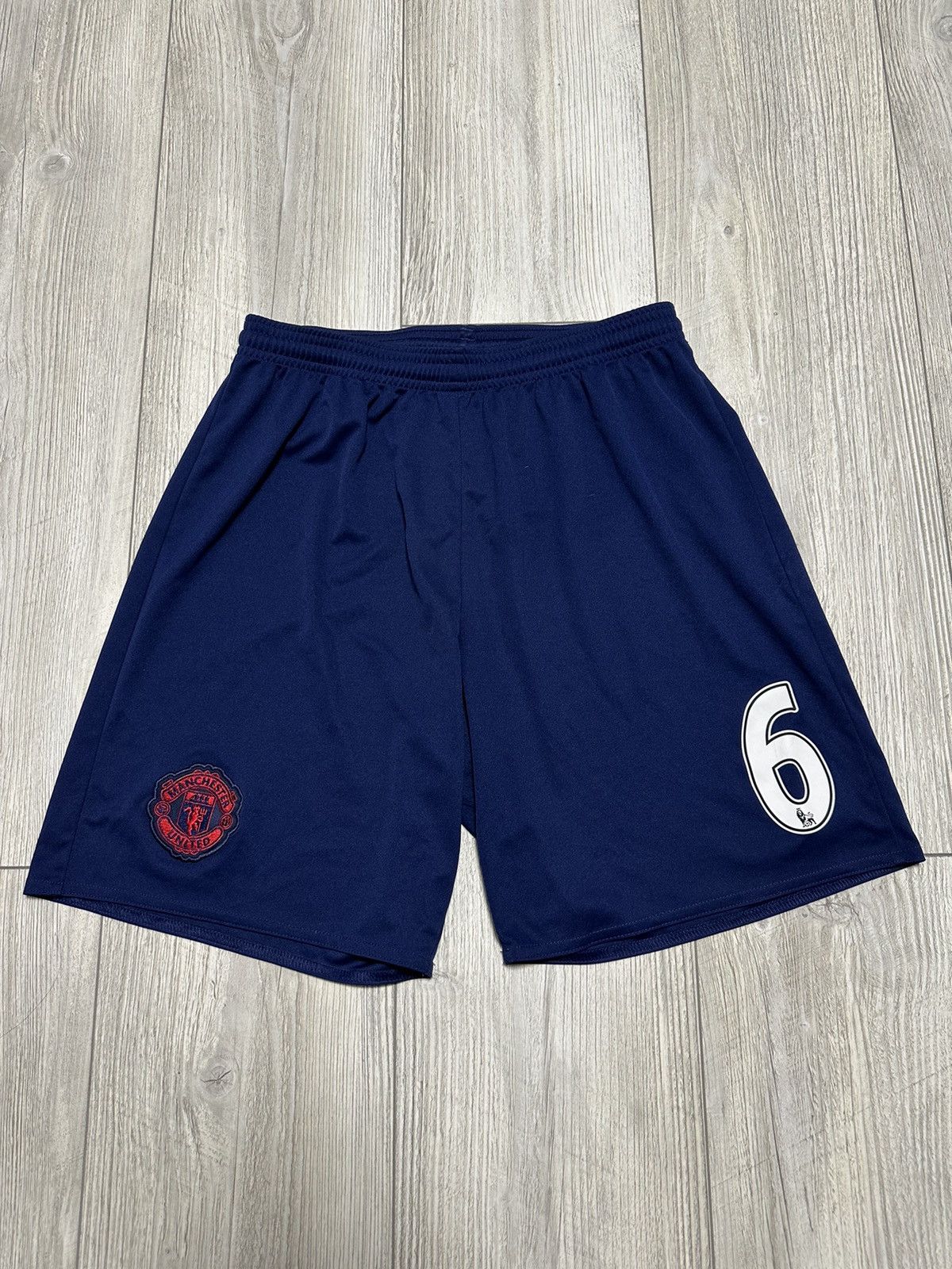Adidas ADIDAS MANCHESTER UNITED SOCCER SPORT FOOTBALL SHORTS Size US 32 / EU 48 - 1 Thumbnail