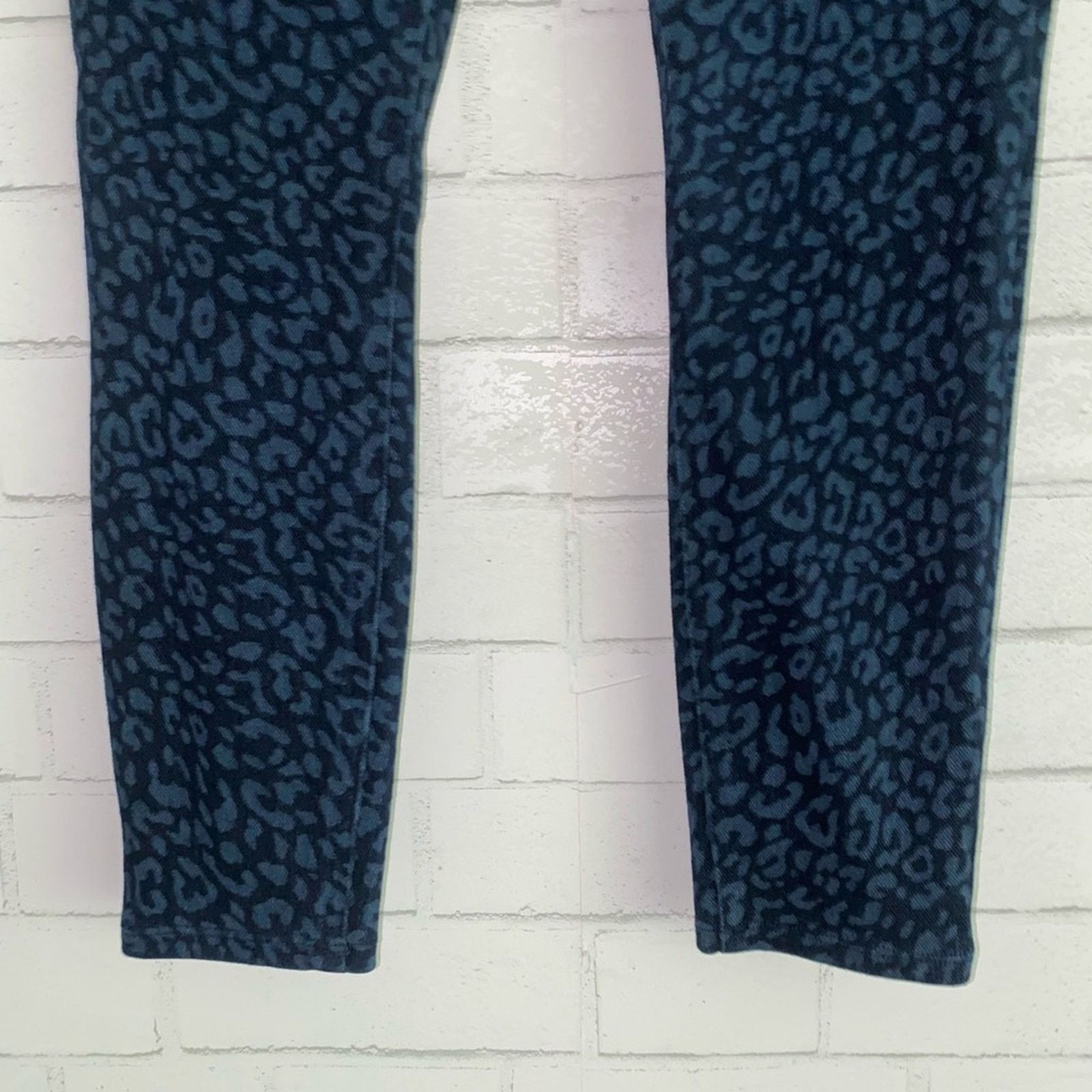Spanx SPANX $99 Jeanish Legging Blue Denim Leopard MED EUC Size 30" / US 8 / IT 44 - 15 Thumbnail