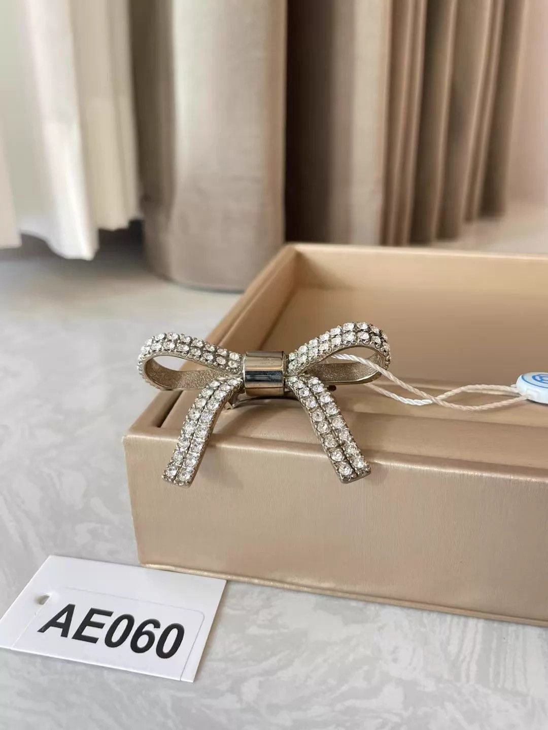 Miu Miu MIU MIU Crystal Hair Clip 6cm W x 4cm H AE060 Size ONE SIZE - 3 Thumbnail
