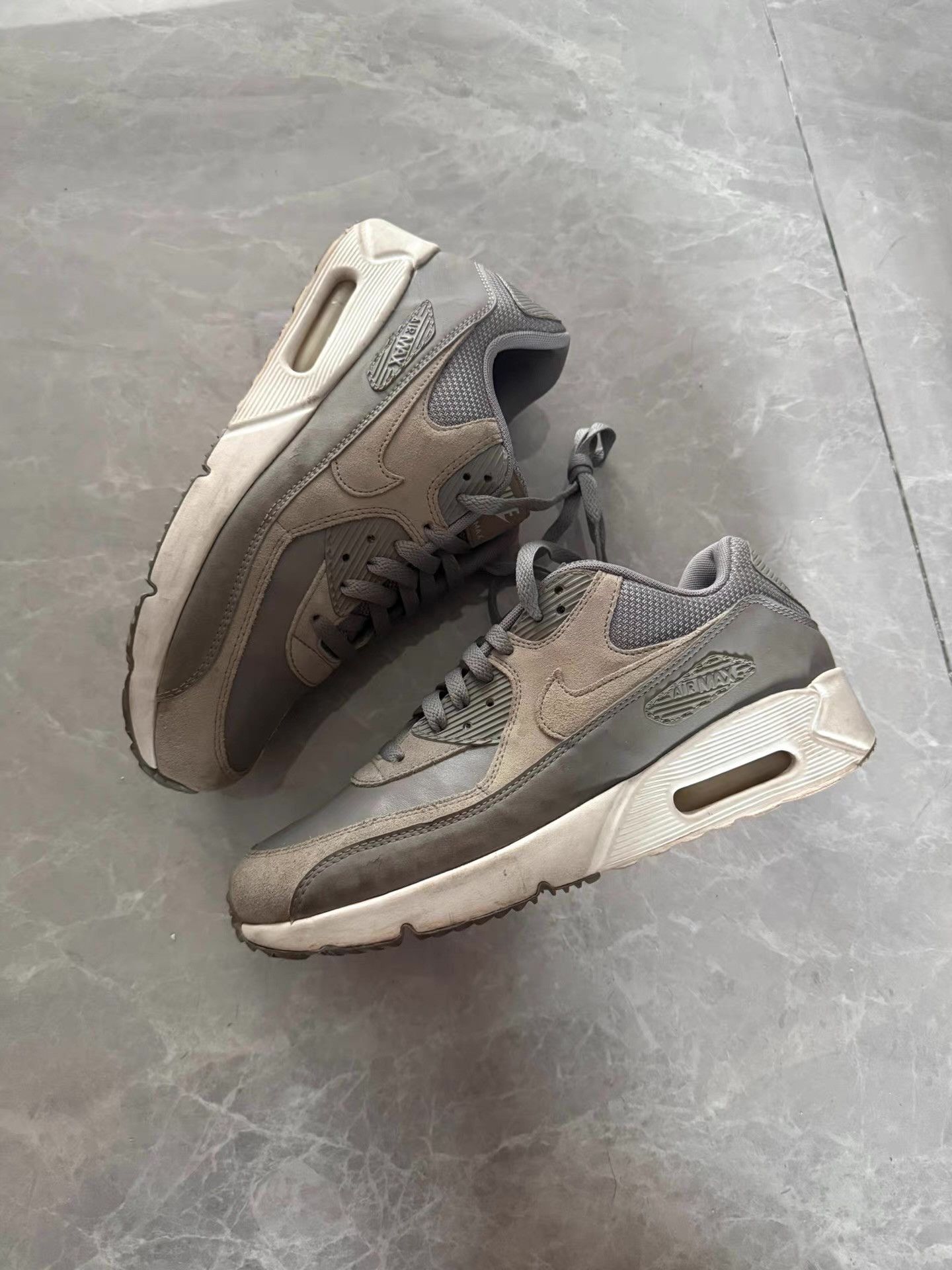 Nike Nike Air Max 90 grey low-top sneakers Ｑ20 Size US 9 / EU 42 - 4 Thumbnail