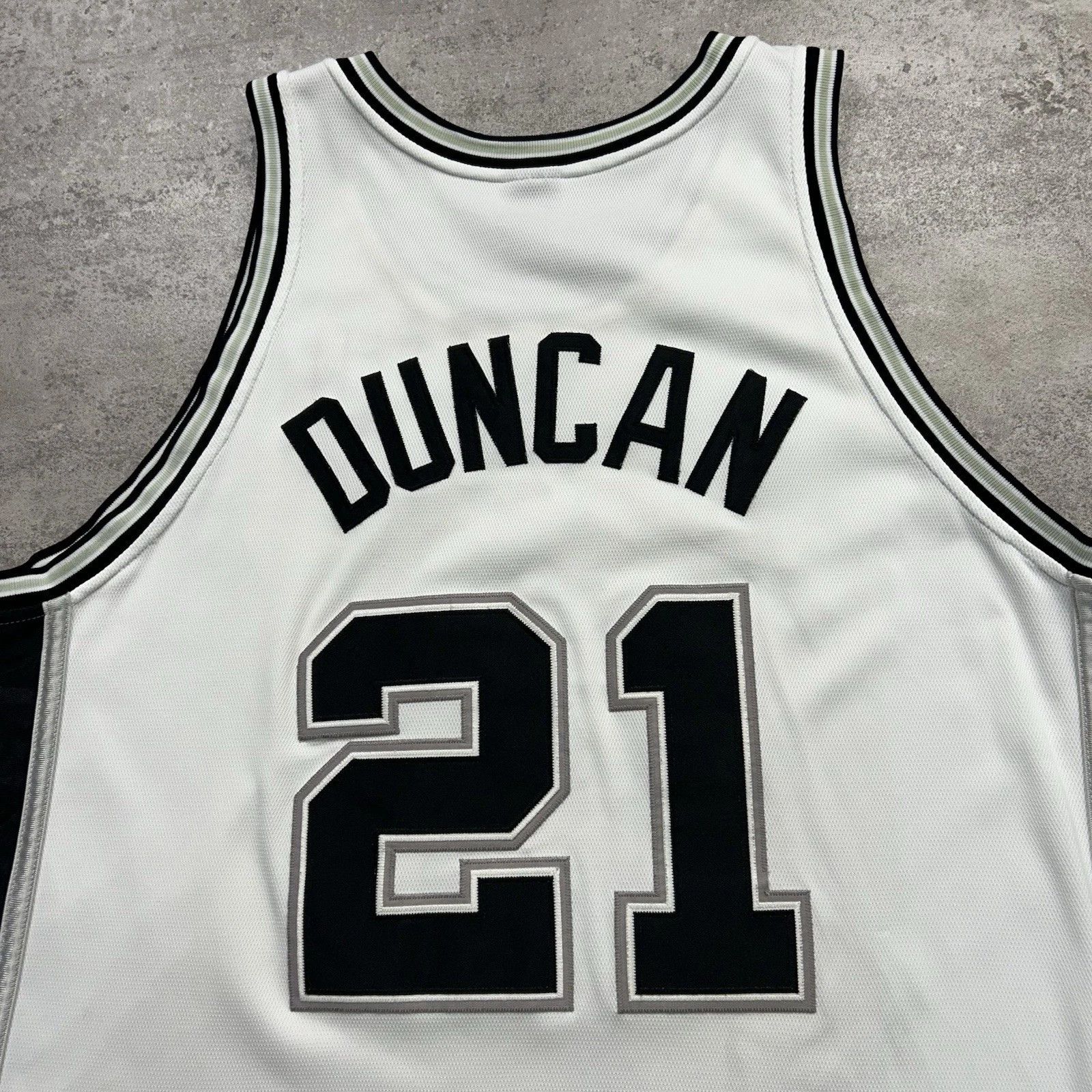 NBA × Nike × Vintage SAN ANTONIO SPURS TIM DUNCAN NIKE AUTHENTIC JERSEY SIZE 52 Size US XXL / EU 58 / 5 - 4 Thumbnail