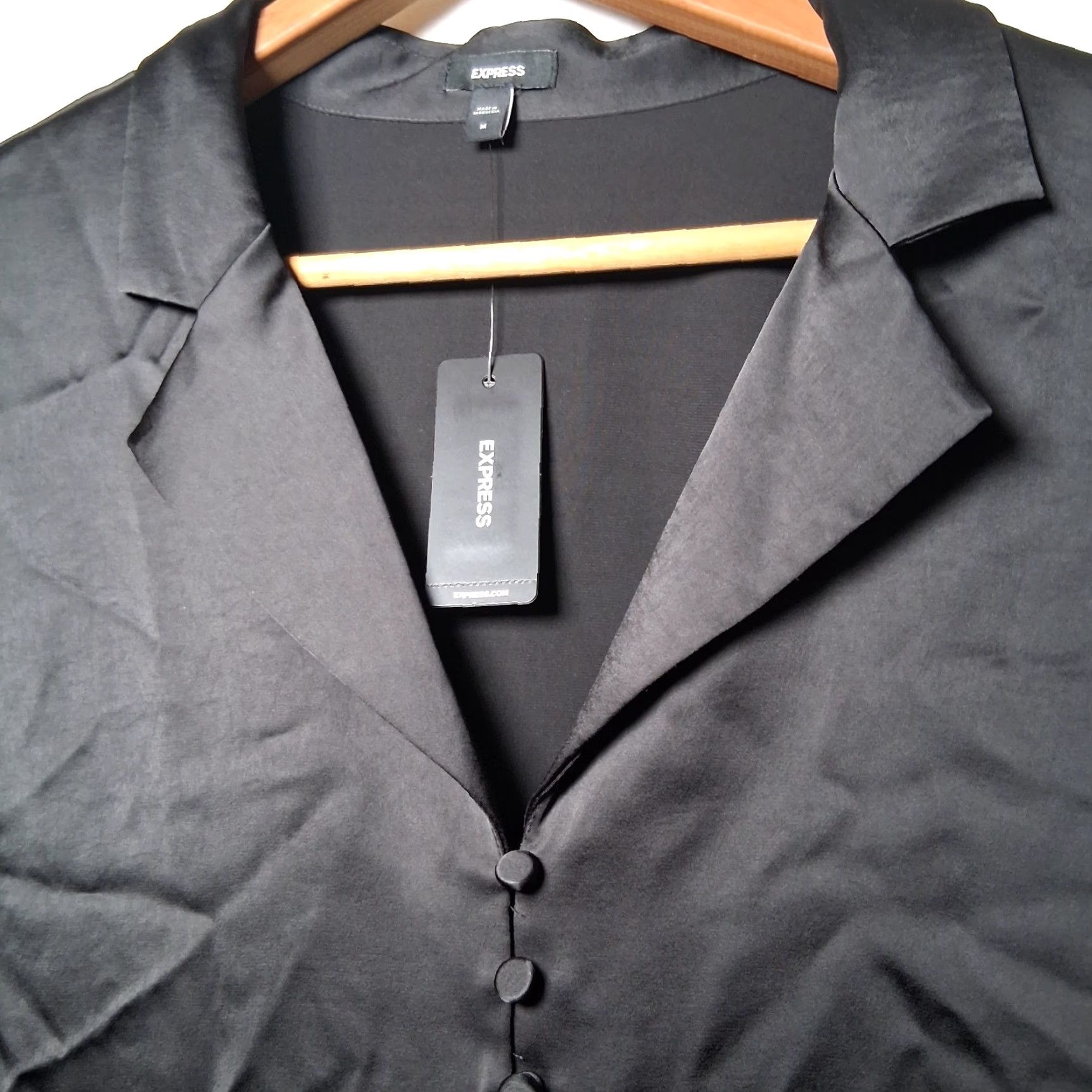 Express Express Blouse Shirt M Black Satin V-Neck Long Sleeve Flare Cuffs Button Gothic Vampire Fairy NEW Size M / US 6-8 / IT 42-44 - 5 Thumbnail