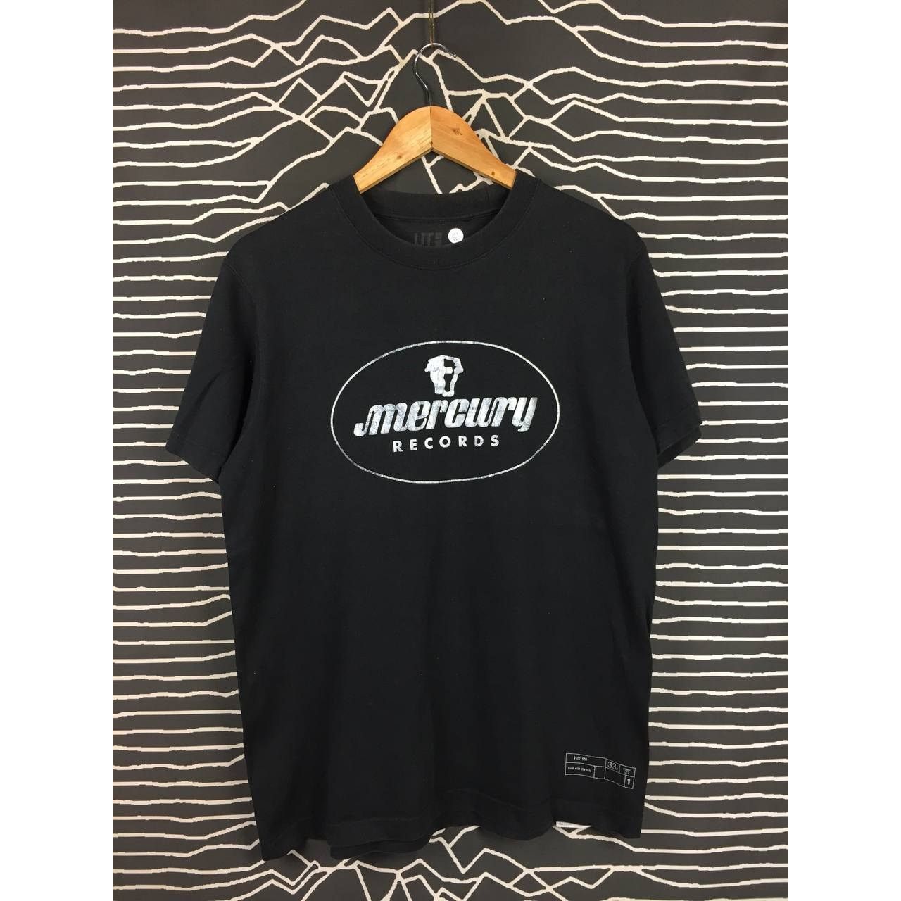 Japanese Brand × Uniqlo Uniqlo X Mercury Records Spell Out Logo Tee Size US M / EU 48-50 / 2 - 1 Thumbnail