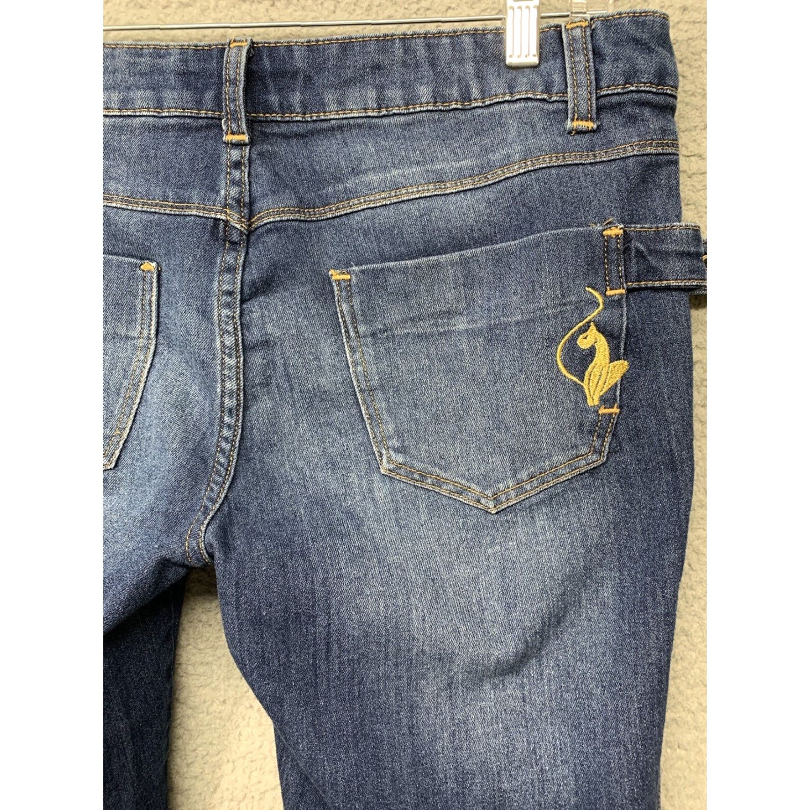 Vintage Phat Fashions Denim Capris Women’s Size 11 Blue Stretch Buckles Silver Label Capris Women’s Size 11 Blue Stretch Buckles Silver Label Size ONE SIZE - 7 Thumbnail