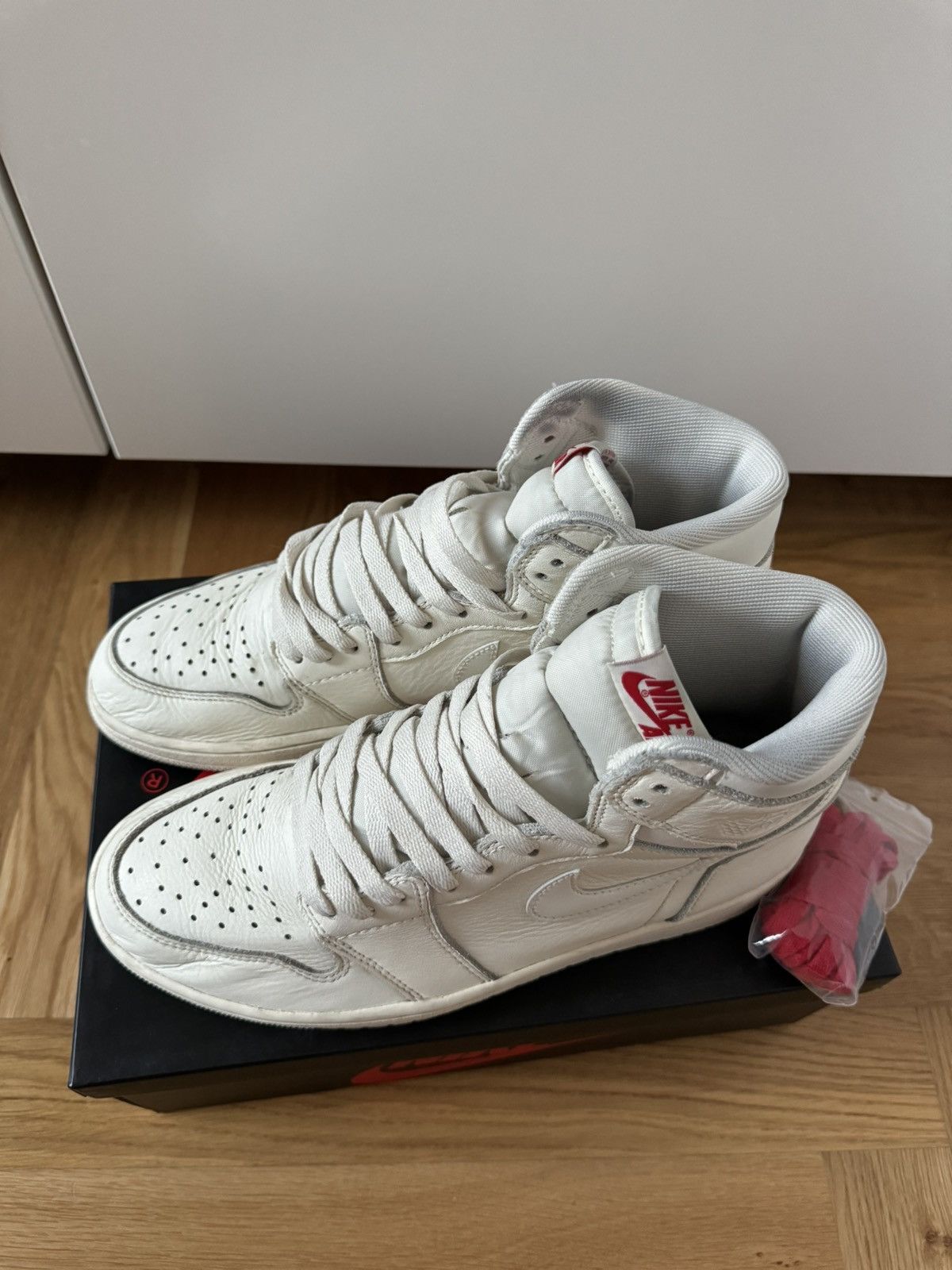 Jordan Brand × Nike Nike Air Jordan 1 High OG Sail / University Red Size US 9 / EU 42 - 5 Thumbnail