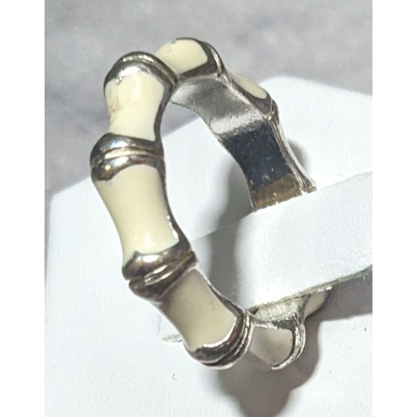 Other Vintage Cream And Silver Tone Bamboo Style Fashion Ring Size Size ONE SIZE - 9 Thumbnail