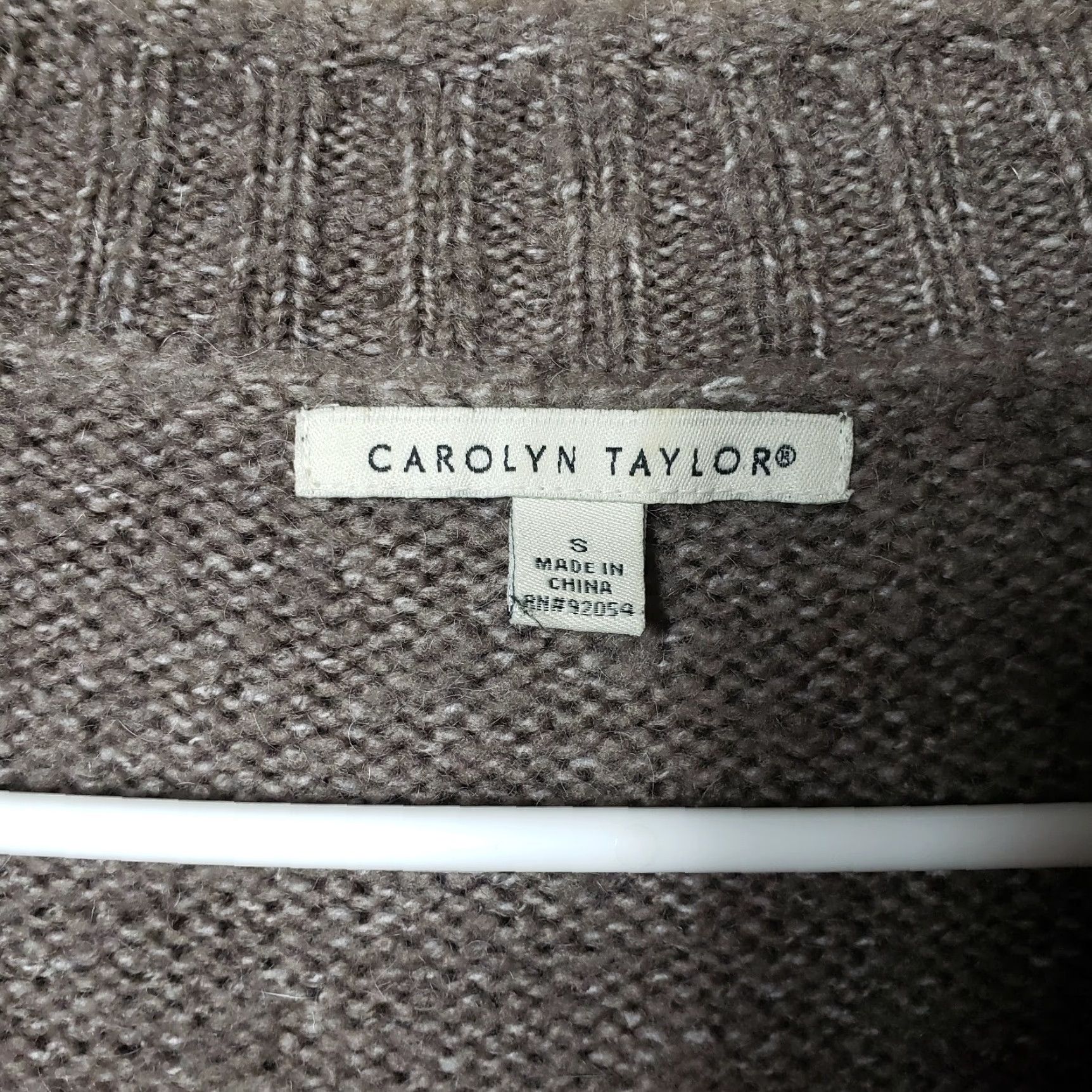 Vintage Carolyn Taylor Sweater V-Neck Half Sleeve Size S Beige Wool Mohair Blend Button Detail Womens Pullover 90s Accent? Wait no. Size S / US 4 / IT 40 - 5 Thumbnail