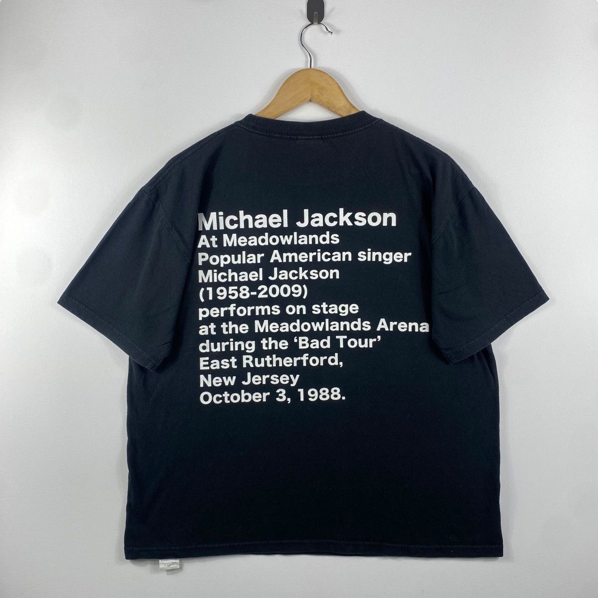 Band Tees × Michael Jackson MICHAEL JACKSON Photo By DMI Bad Tour Life Magazine Tee Size US M / EU 48-50 / 2 - 5 Thumbnail
