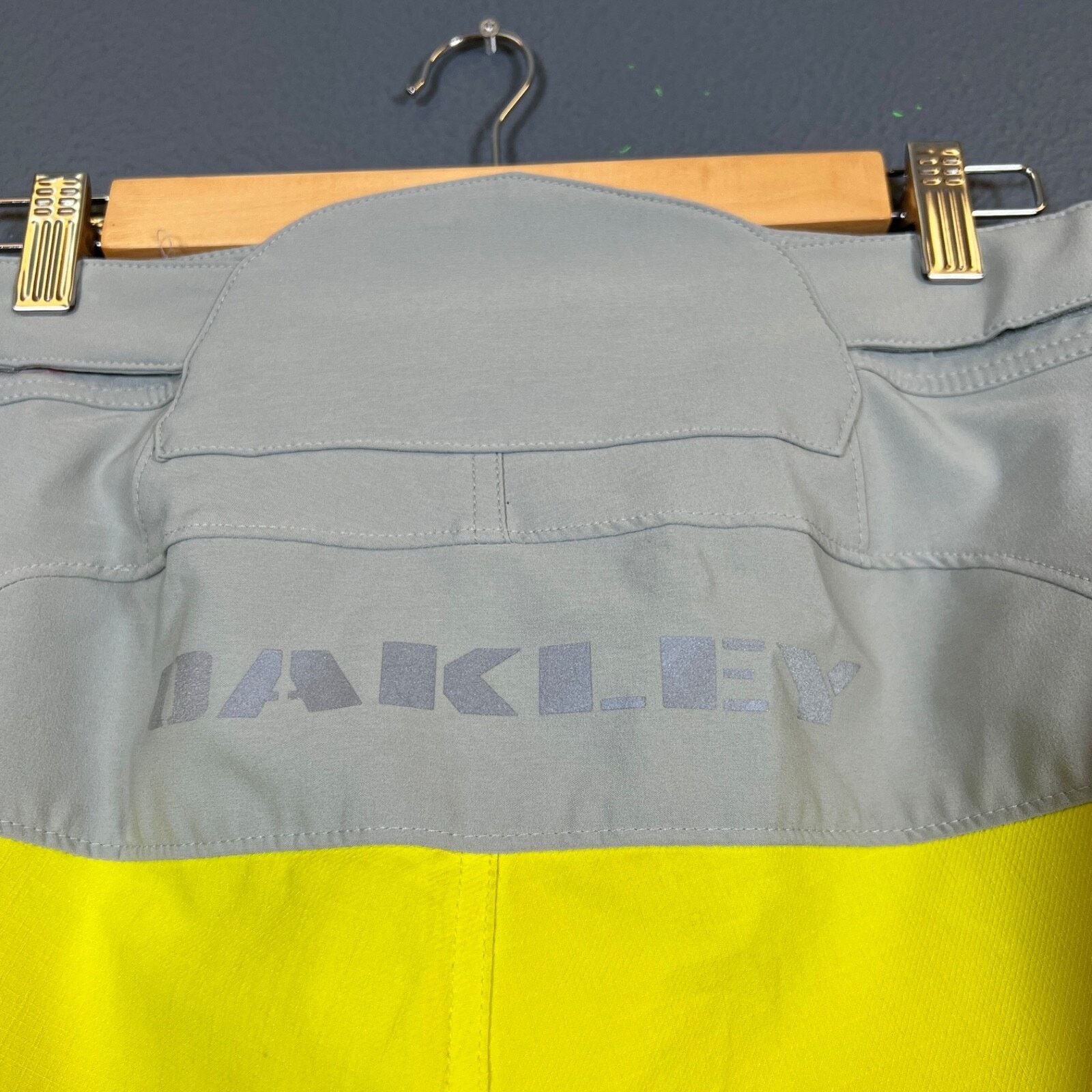 Oakley Oakley 38 men’s Ventilated MTB Shorts gray/lemon outdoor Size US 38 / EU 54 - 9 Thumbnail