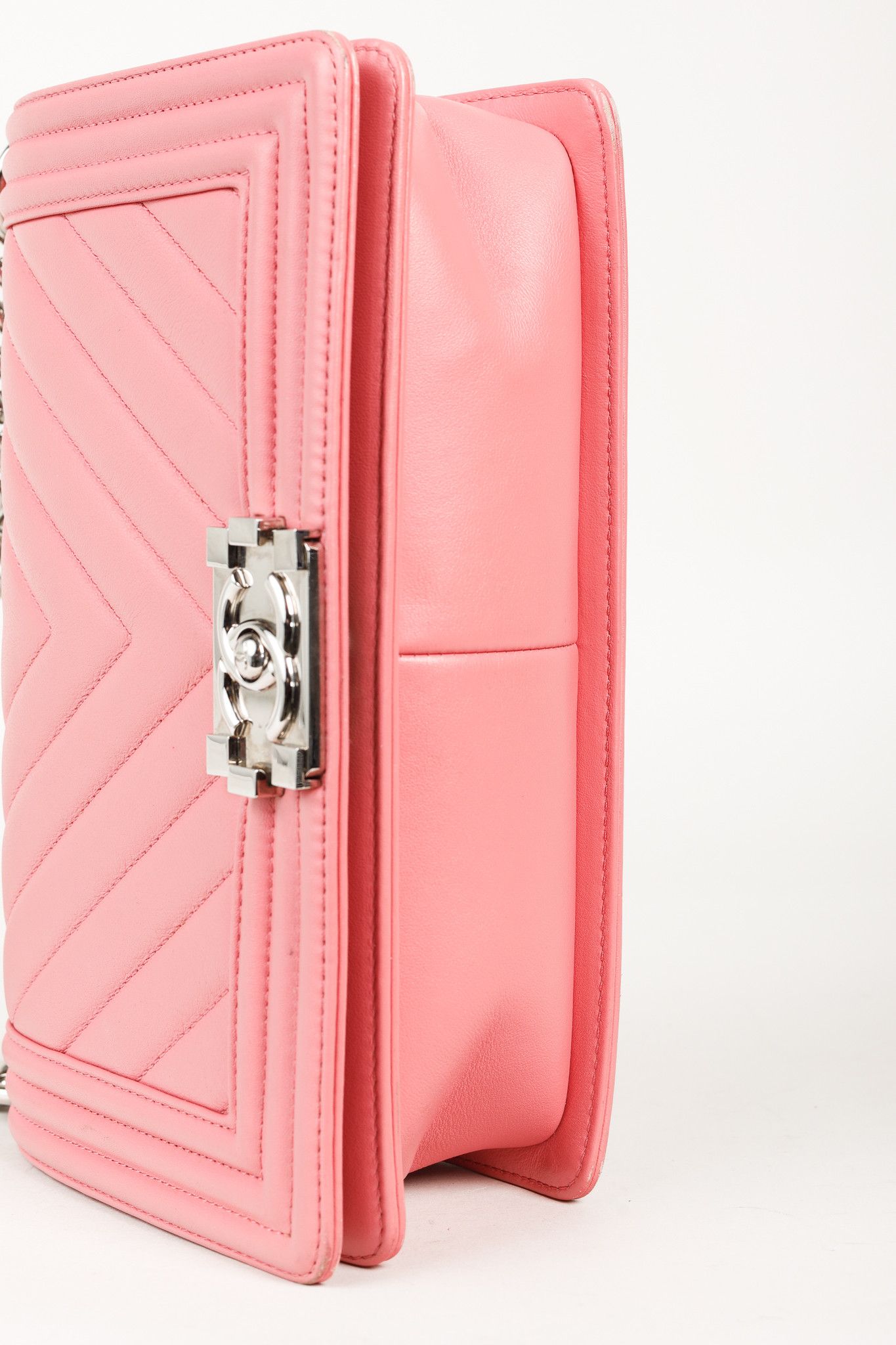 Chanel Chanel Boy Medium Pink Calfskin Chevron Flap Shoulder Bag Size ONE SIZE - 5 Thumbnail