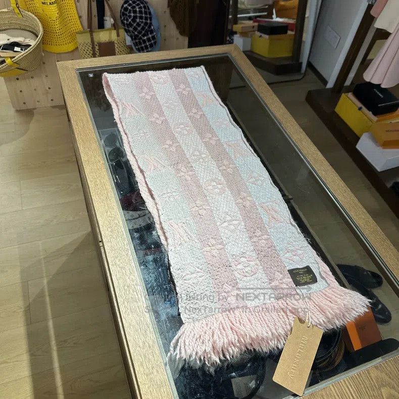 Louis Vuitton Louis Vuitton Full print presbyopia logo pink silver scarf Size ONE SIZE - 2 Thumbnail