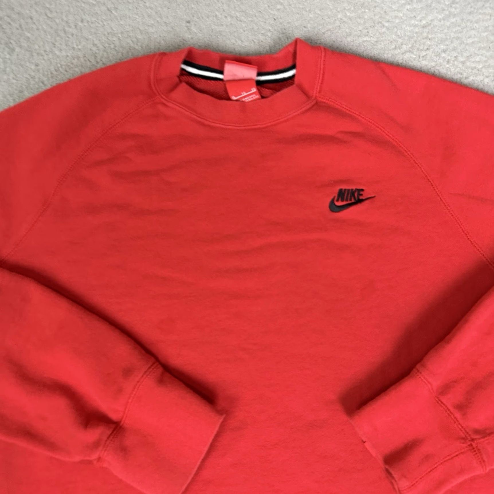 Nike VINTAGE Nike Sweatshirt Mens XL Red Embroidered Pullover Swoosh Crewneck 90s Vtg Size US XL / EU 56 / 4 - 2 Thumbnail