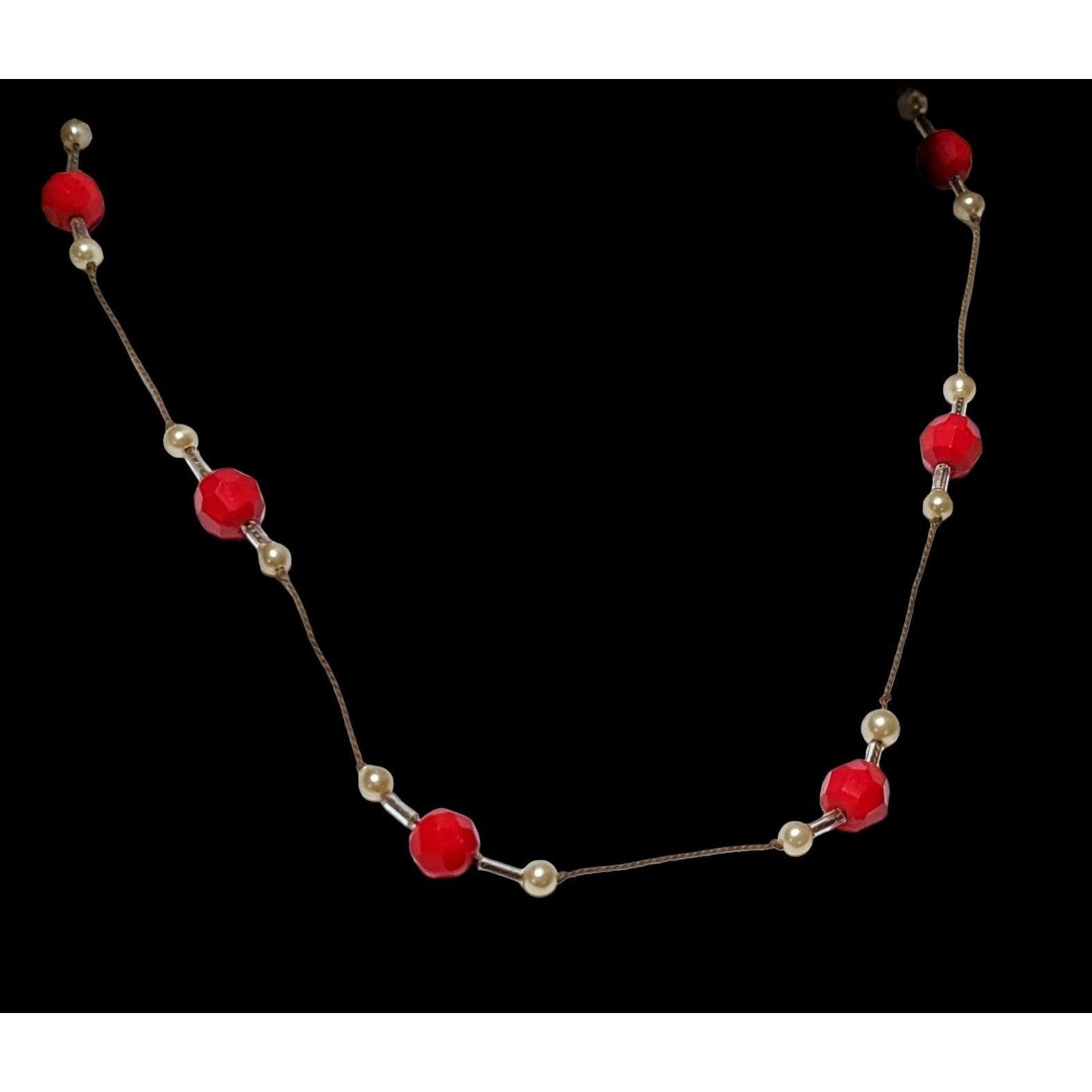 Other Minimalist Red And White Glass Pearl Beaded Necklace Size ONE SIZE - 2 Thumbnail