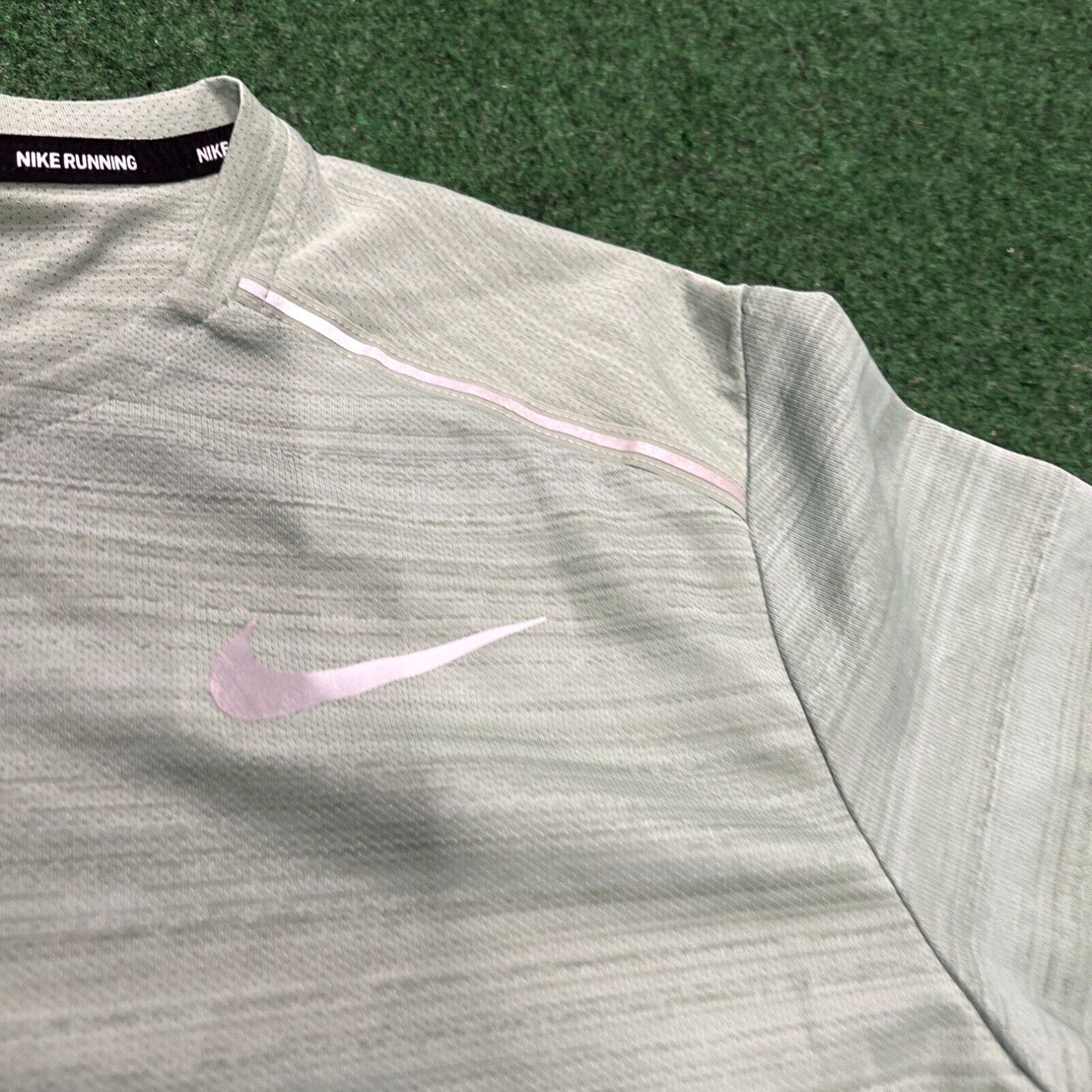 Nike Nike Men's Activewear T-Shirt Green Logo Dri-Fit M Size US M / EU 48-50 / 2 - 4 Thumbnail