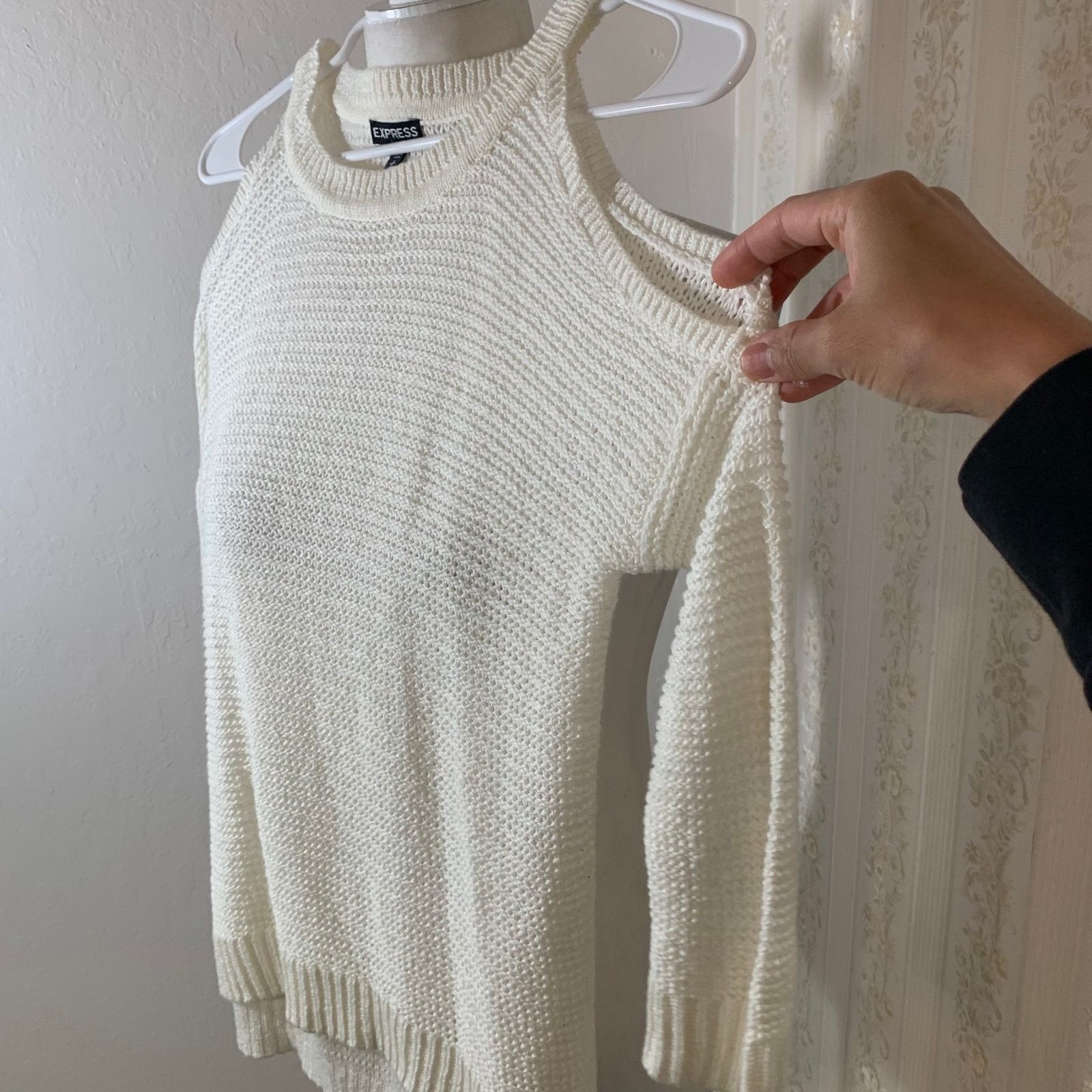 Express Express Womens Sweater Size S Bare Shoulder White Size S / US 4 / IT 40 - 4 Thumbnail