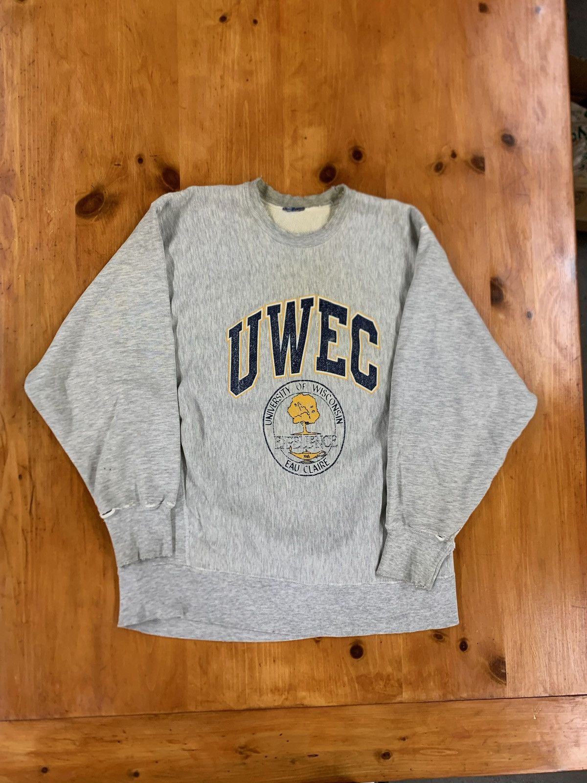 Vintage Vintage Crewneck Distressed UW Eau Claire Crewneck Size US XL / EU 56 / 4 - 1 Thumbnail