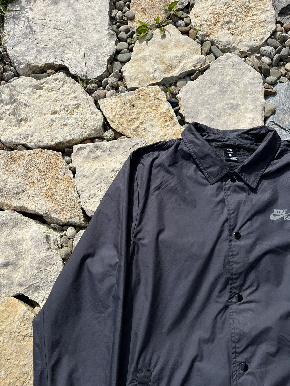 Nike Nike sb shield windbreaker jacket skateboard chest logo y2k Size US L / EU 52-54 / 3 - 3 Thumbnail